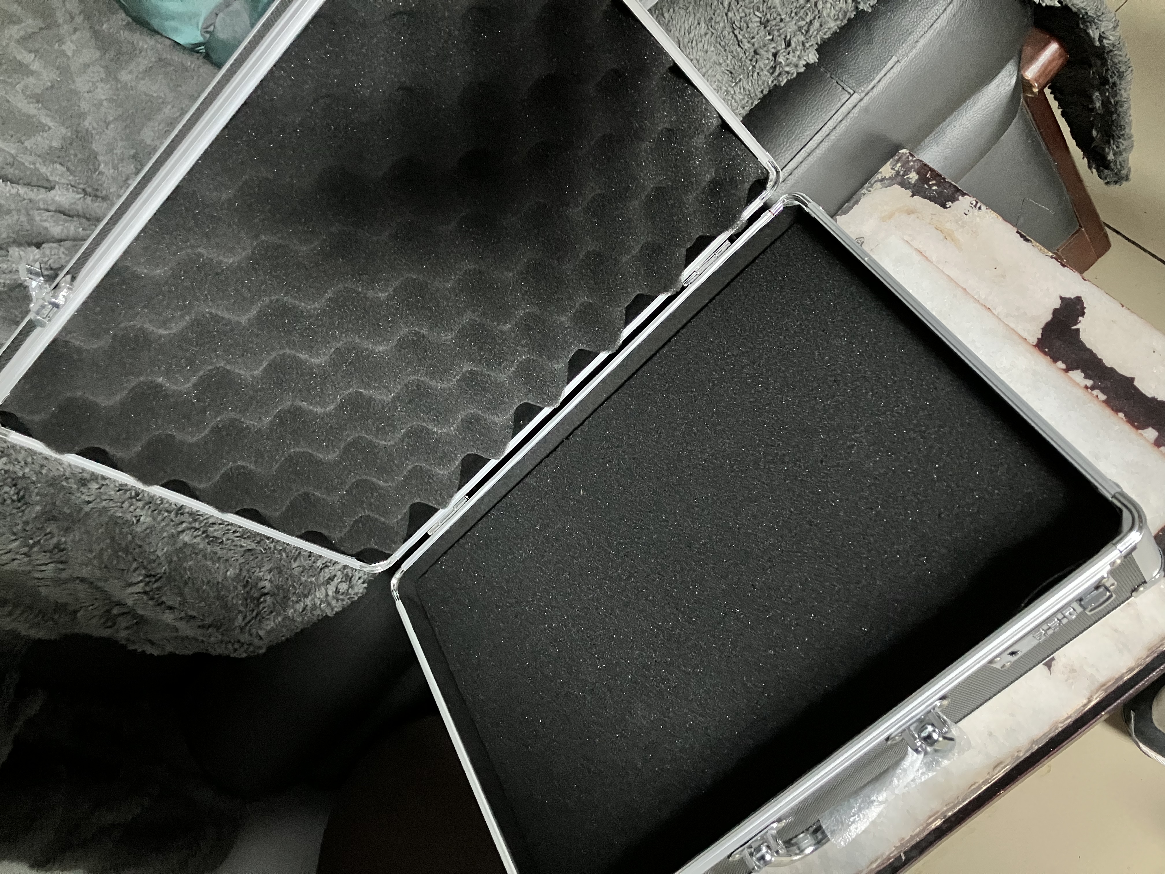 冰禹 BJ419 铝合金工具箱 手提文件存储箱黑外35X25X13cm(加棉密码锁) 实拍图
