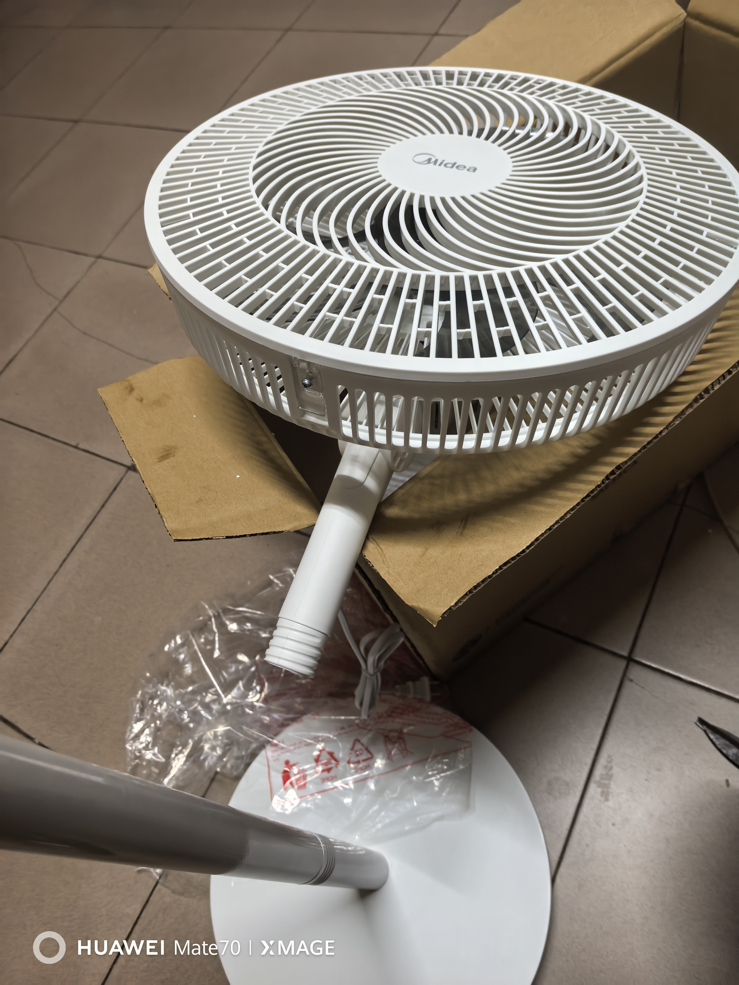 美的（Midea）【品质推荐】七叶轻音柔风电风扇/家用省电落地扇/台式电扇/广角摇头节能宿舍小型风扇 SAE35CA 实拍图