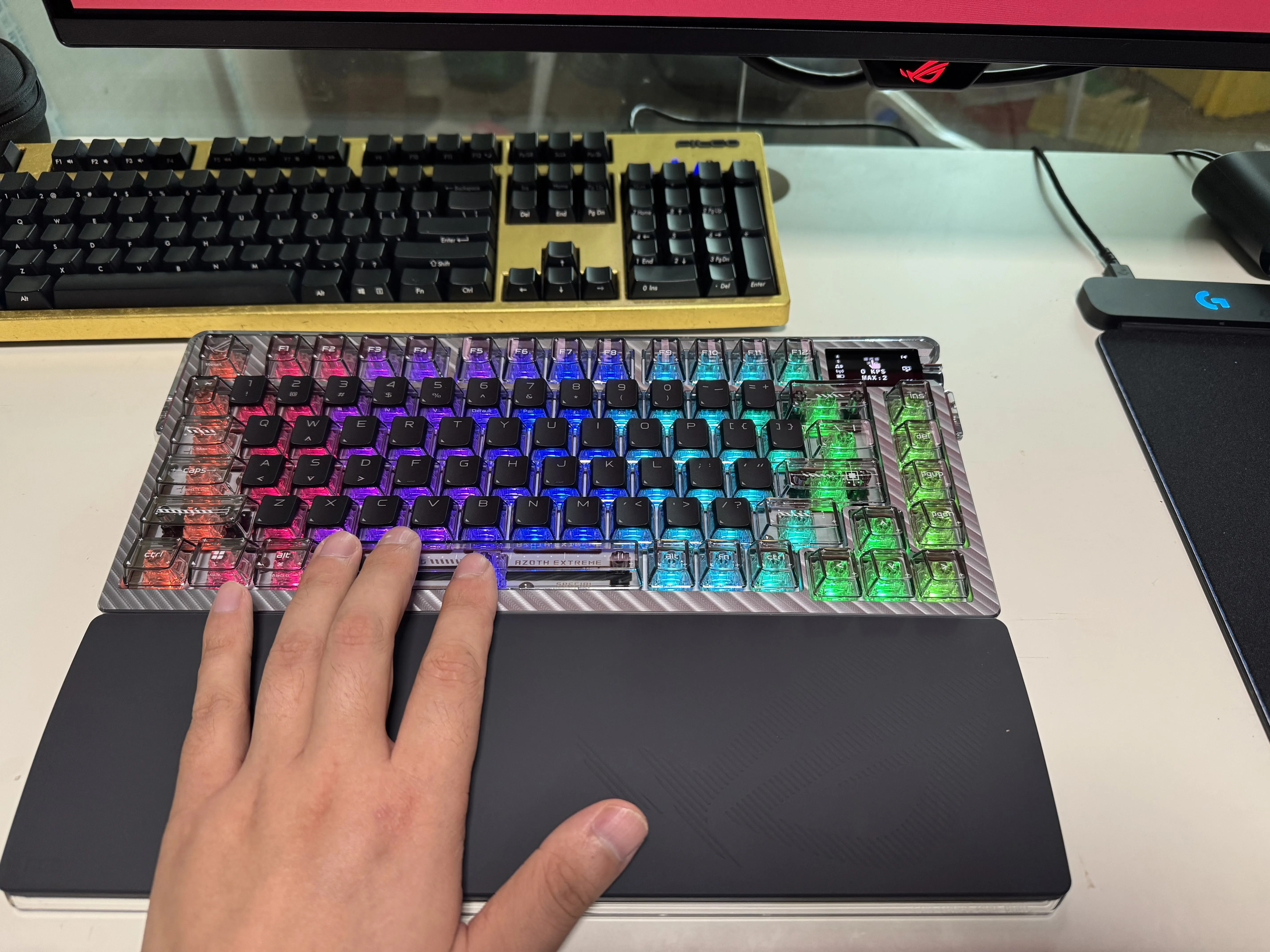 ROG夜魔Extreme SE 机械键盘 75%配列 游戏电竞键盘 无线8K 全彩OLED触摸屏 无线三模连接 NX雪武白轴 实拍图