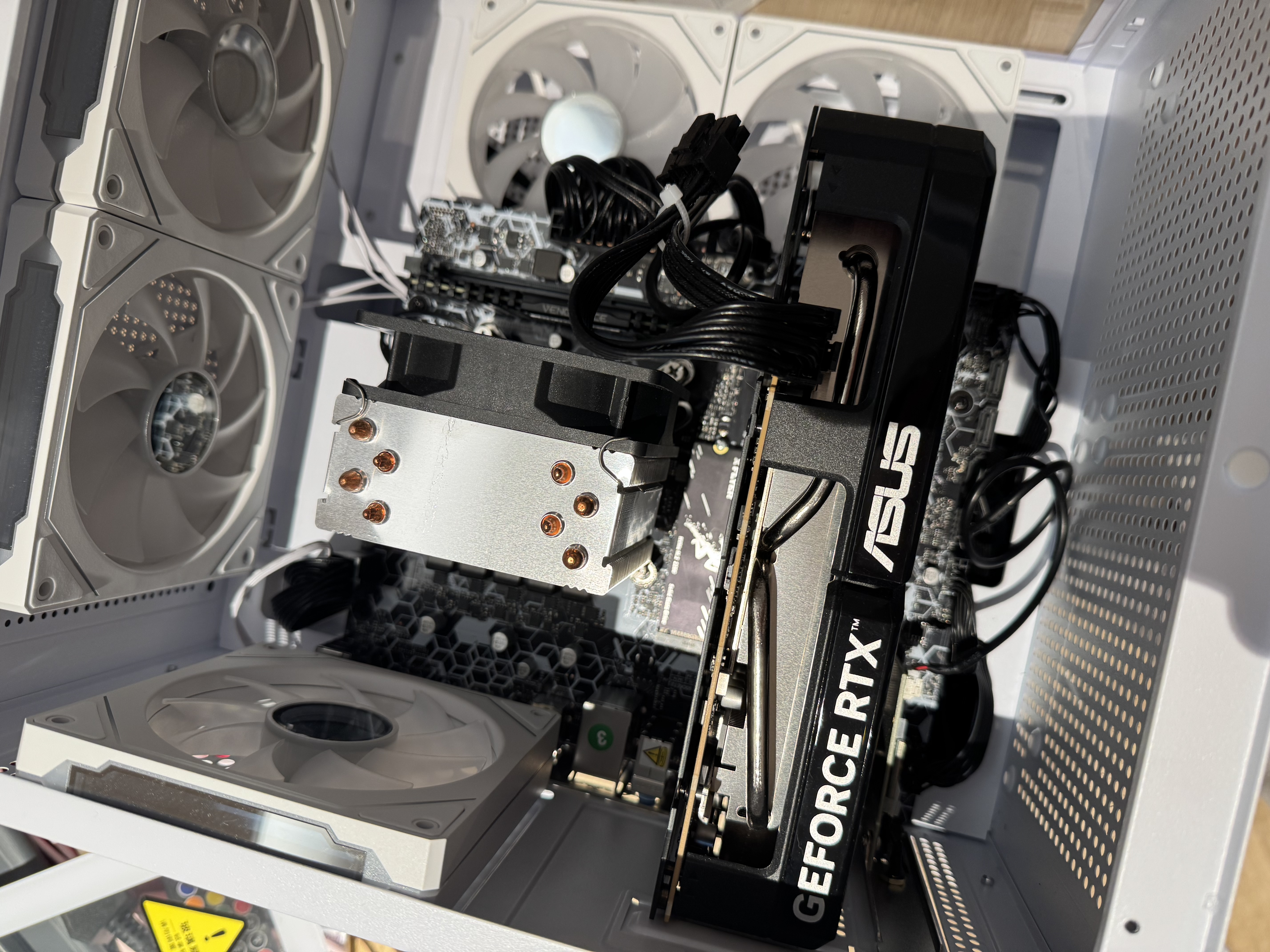 华硕（ASUS）ROG全家桶 英特尔酷睿14代i5/i7台式电脑游戏主机5060ti/5070直播设计三角洲黑神话水冷整套海景房 主机+24寸超清显示屏【六年质保+全套配齐】 热销：14代i5丨320 实拍图