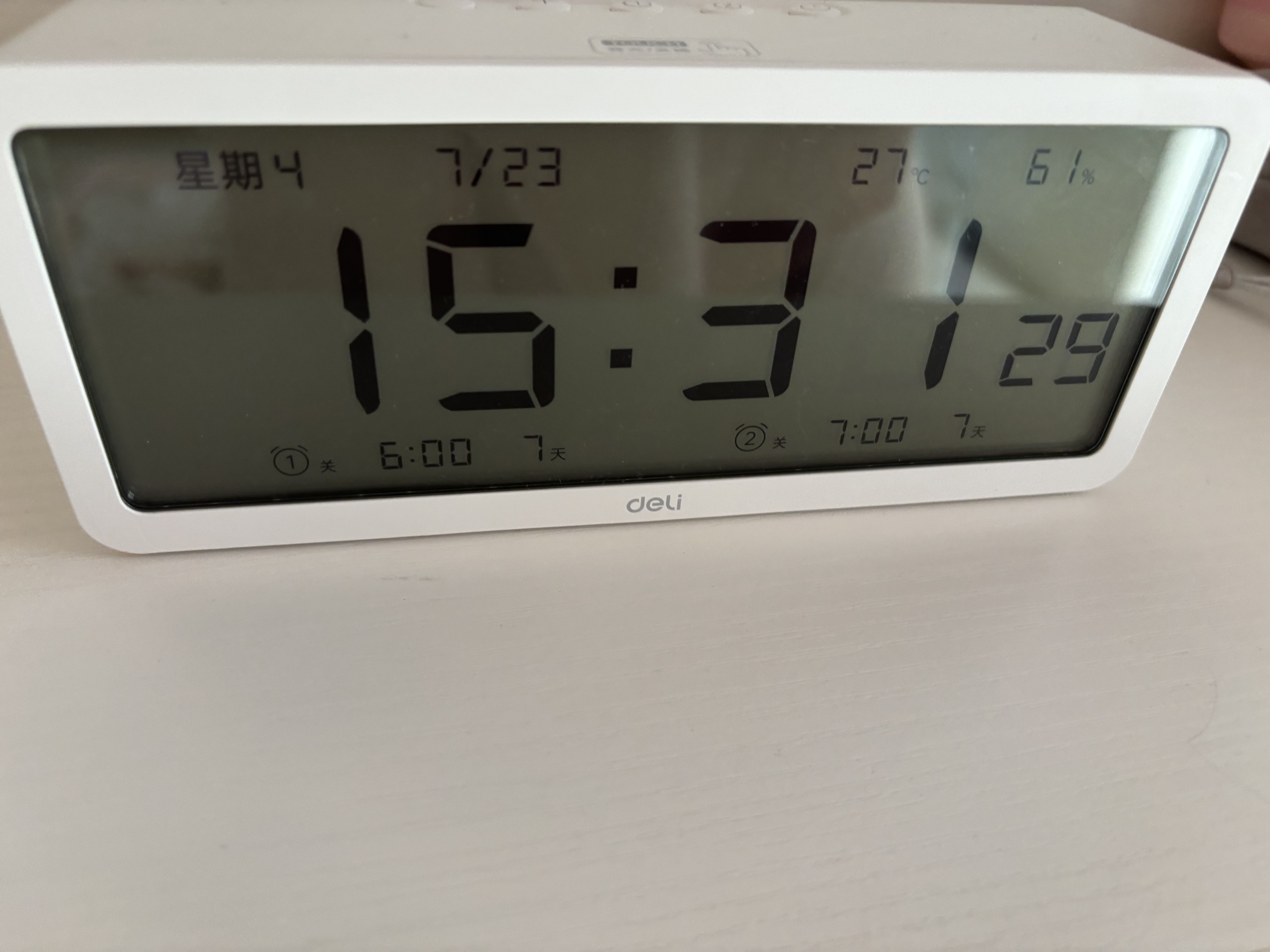 得力（deli）大号多功能电子闹钟 学生专用起床神器温湿度显示 白色8827开学季礼物 实拍图