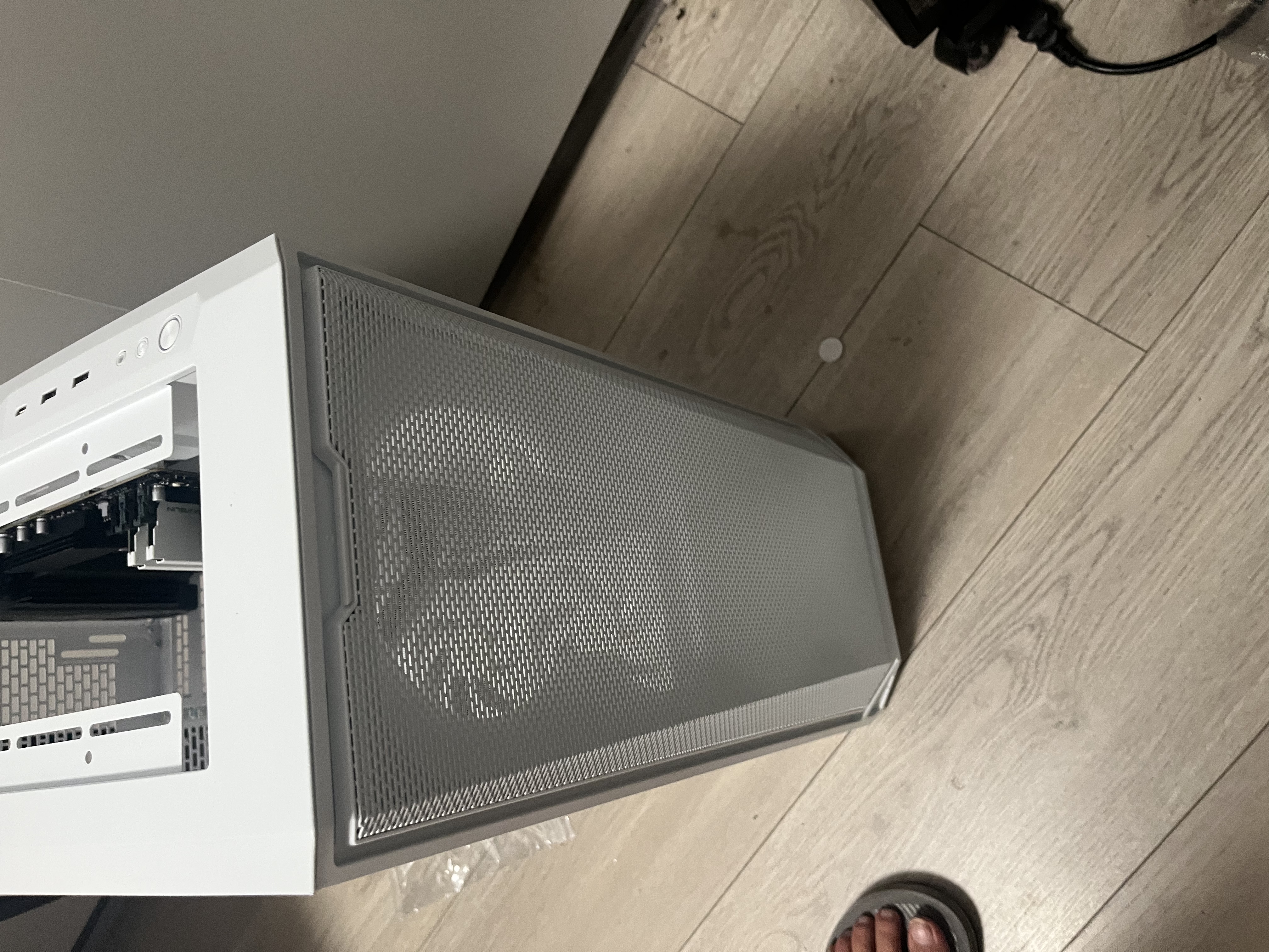 追风者（PHANTEKS）G400A白中塔背插ATX主板电脑玻璃侧透水冷风扇机箱(网孔面板/360水冷位/Type-C 20Gb) 实拍图