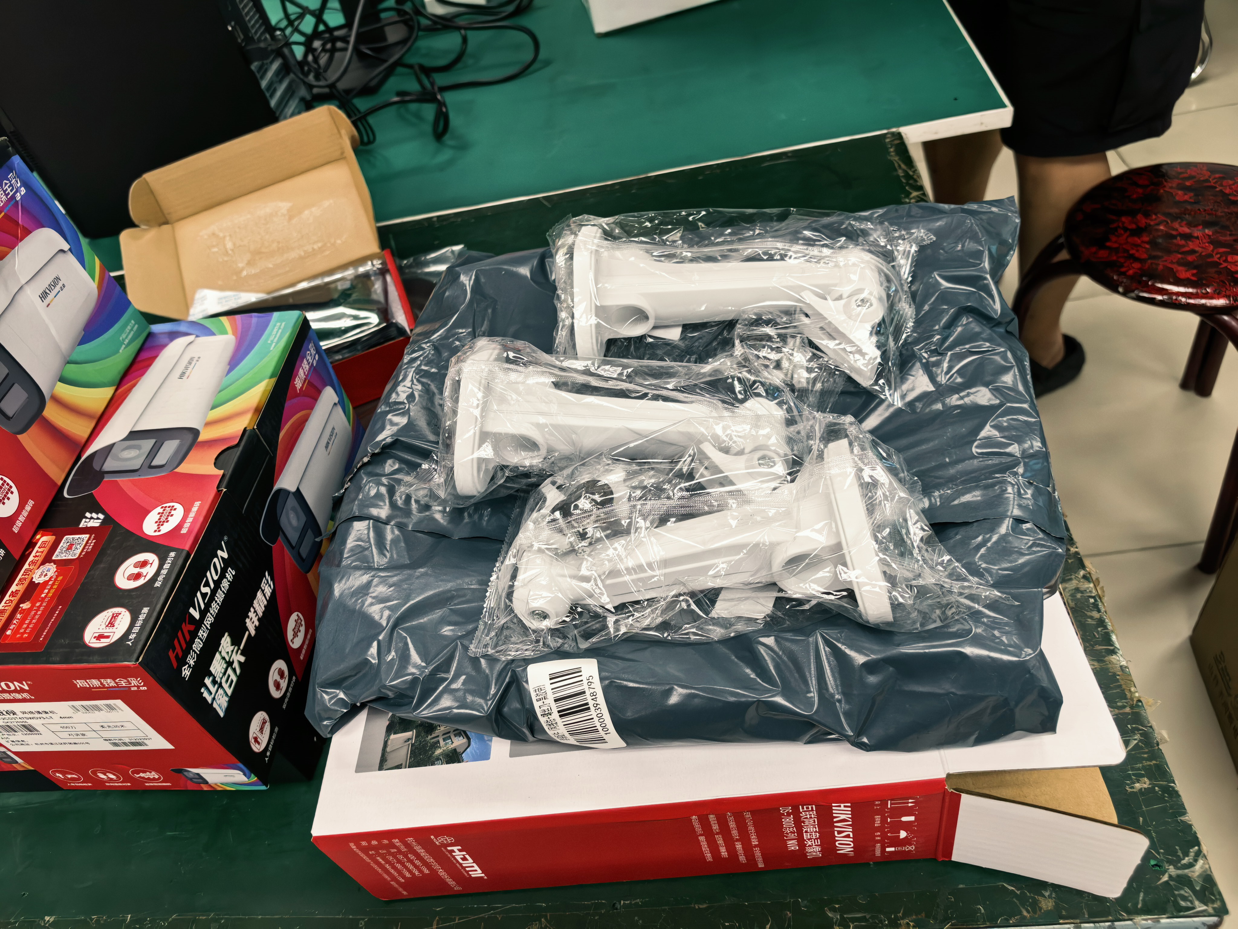 海康威视海康威视监控摄像头套装4路带2T硬盘400万臻全彩夜视高清室内室外监控器全套设备3T47SWDV3-L 实拍图