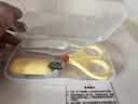 日康（rikang）婴儿护理套装宝宝剪刀 指甲钳  夹子 指甲锉 四件套RK-X4038 黄色 实拍图