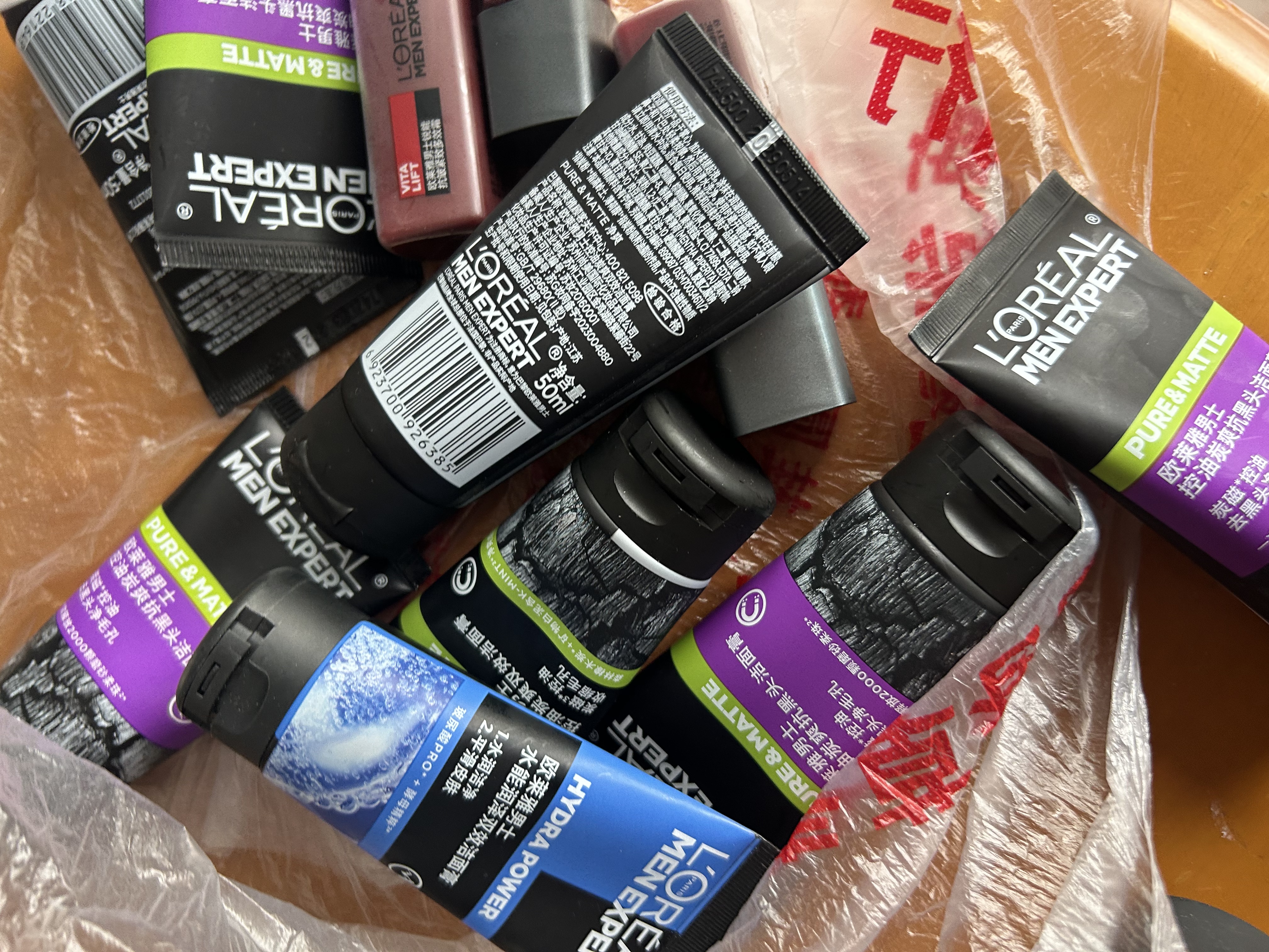 欧莱雅男士洗面奶控油磨砂洁面乳火山岩抗黑头碳爽深层清洁氨基酸洁面膏 控油炭爽抗黑头洁面膏50ml*2 实拍图