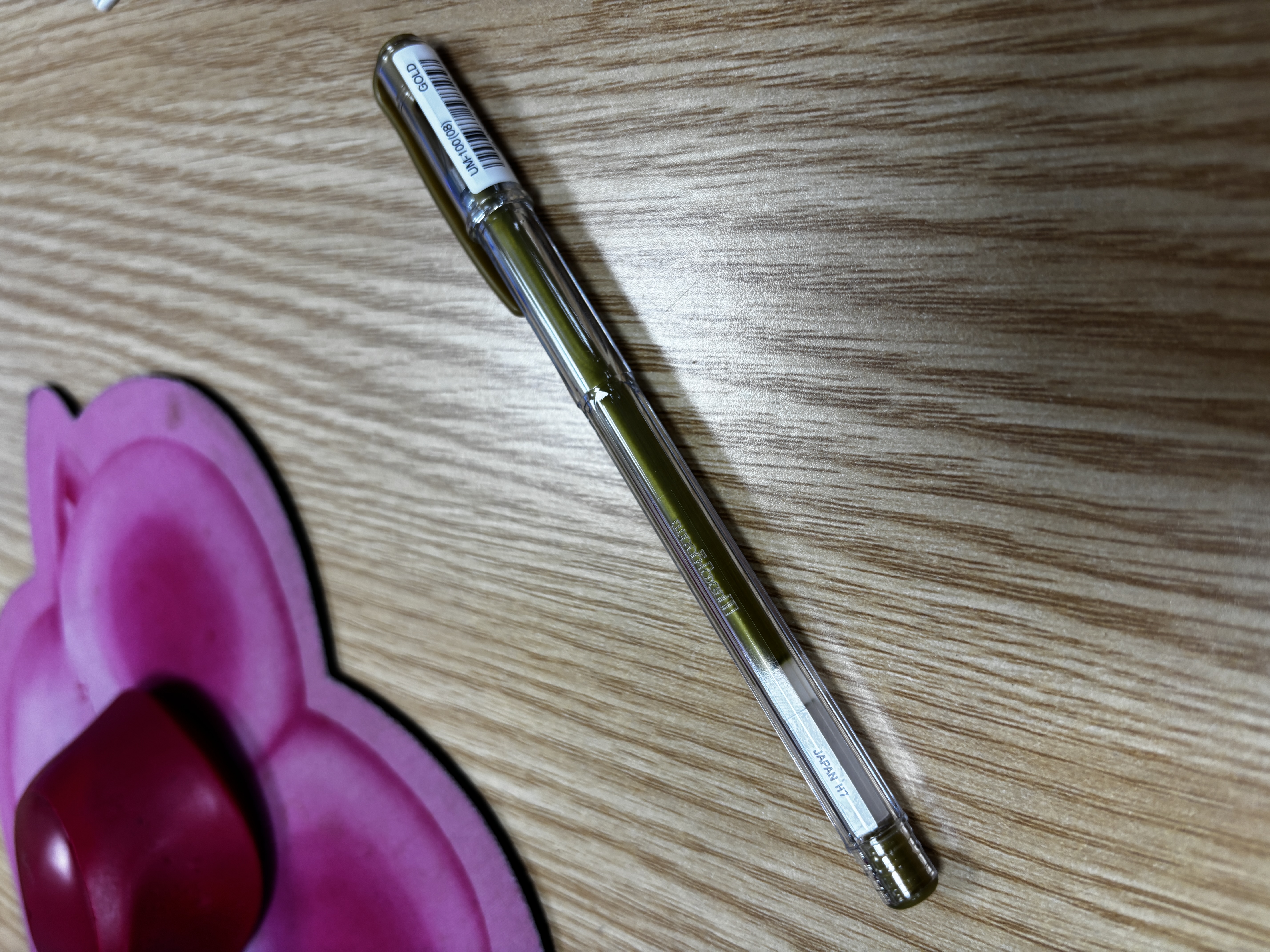 uni三菱 uni-ball UM-100金色中性笔高颜值0.8mm签字笔商务学生考试刷题专用水笔水性笔 1支 实拍图