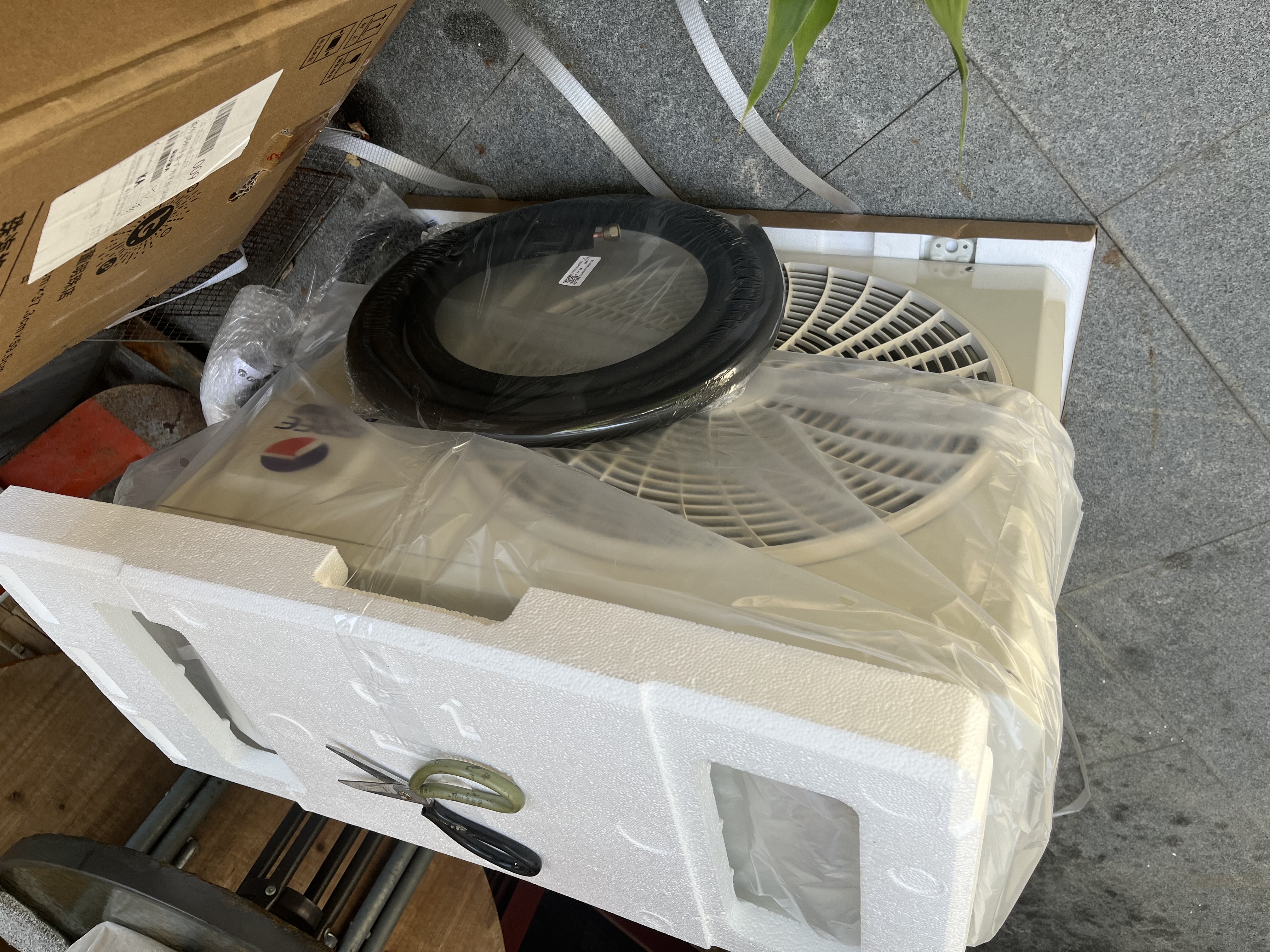 格力（GREE）空气能热水器家用300L升大容量变频一级能效带电辅热80°C高温银离子除菌电子阳极南北通用 【行业顶配热卖款】润之恋300升 变频 带电辅热 实拍图