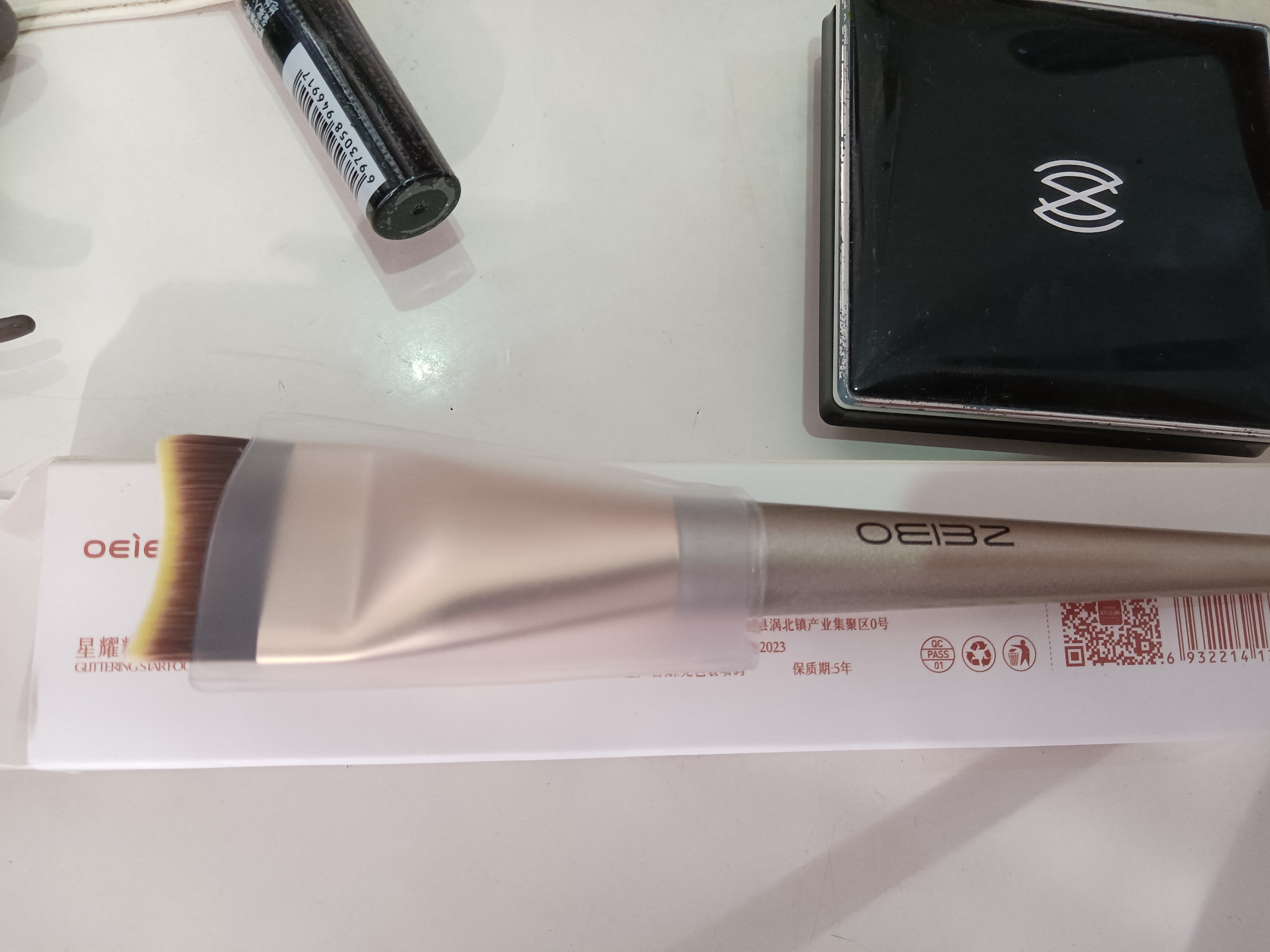 欧亿姿（oeiez）一字粉底刷月牙型化妆刷面膜刷遮瑕柔软不易吃粉轻薄无痕底妆1支 实拍图
