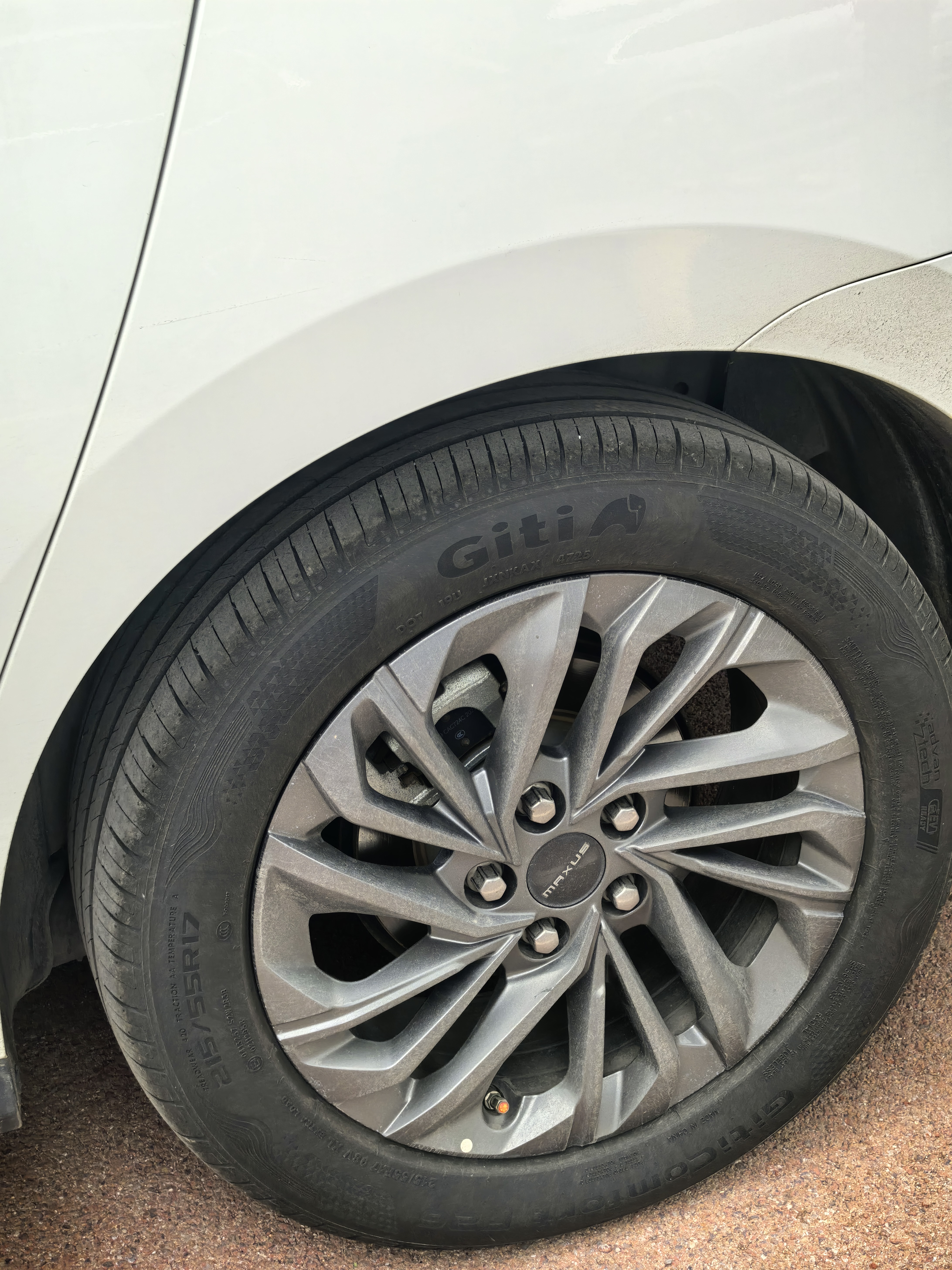 佳通轮胎(Giti)轮胎215/55R17 98V  F26 适配 秦PLUS/宋MAX/Aion S/迈腾 实拍图