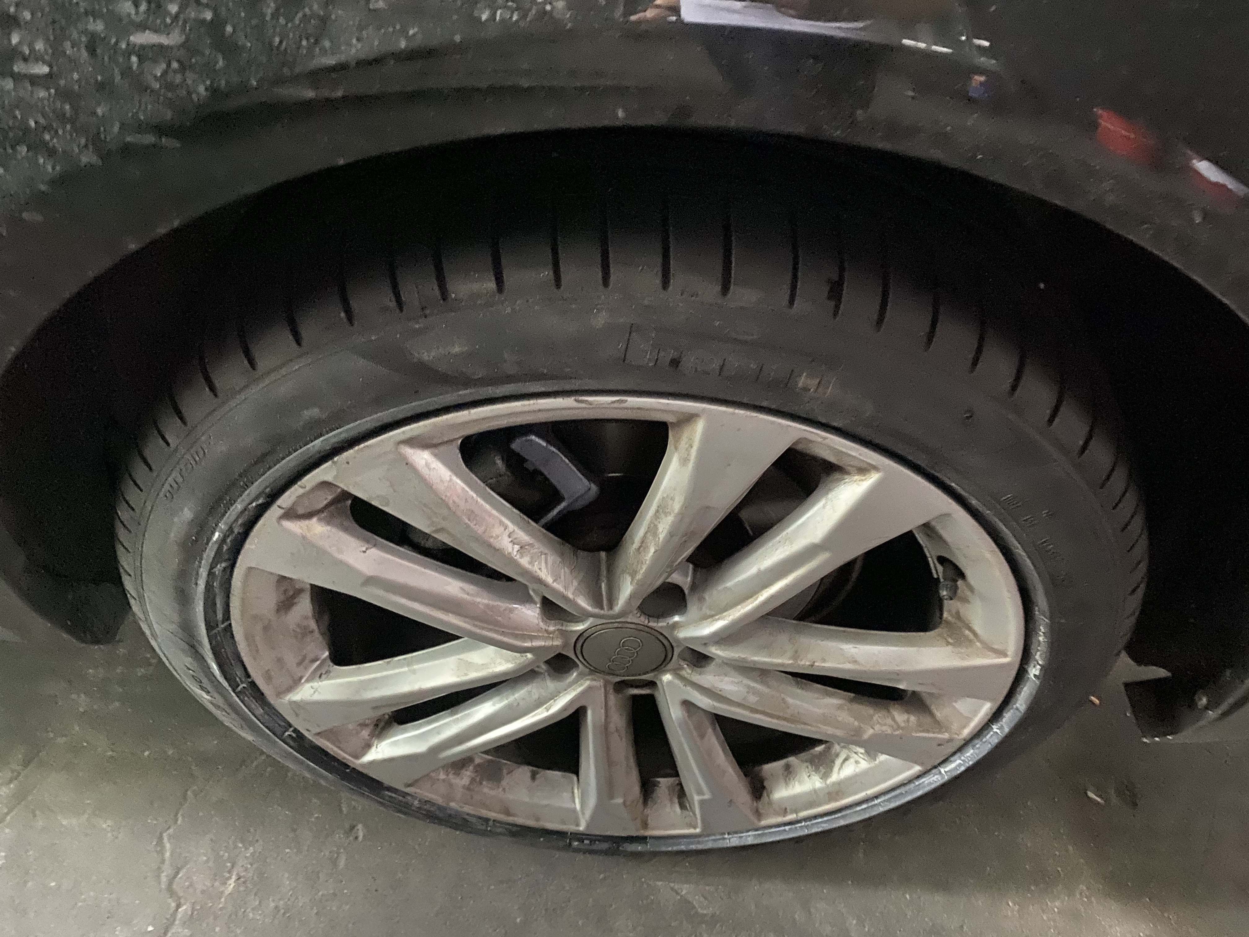 倍耐力汽车轮胎255/40R19 100Y PZERO(P0) pz4(AO)原配奥迪A6L运动版 实拍图