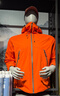迪卡侬（DECATHLON）硬壳冲锋衣男女春秋登山防风防水单层夹克风衣运动外套MH500 霞光橙（男女同款）- 亚洲款 新款上市 加内胆选大一码 M 实拍图