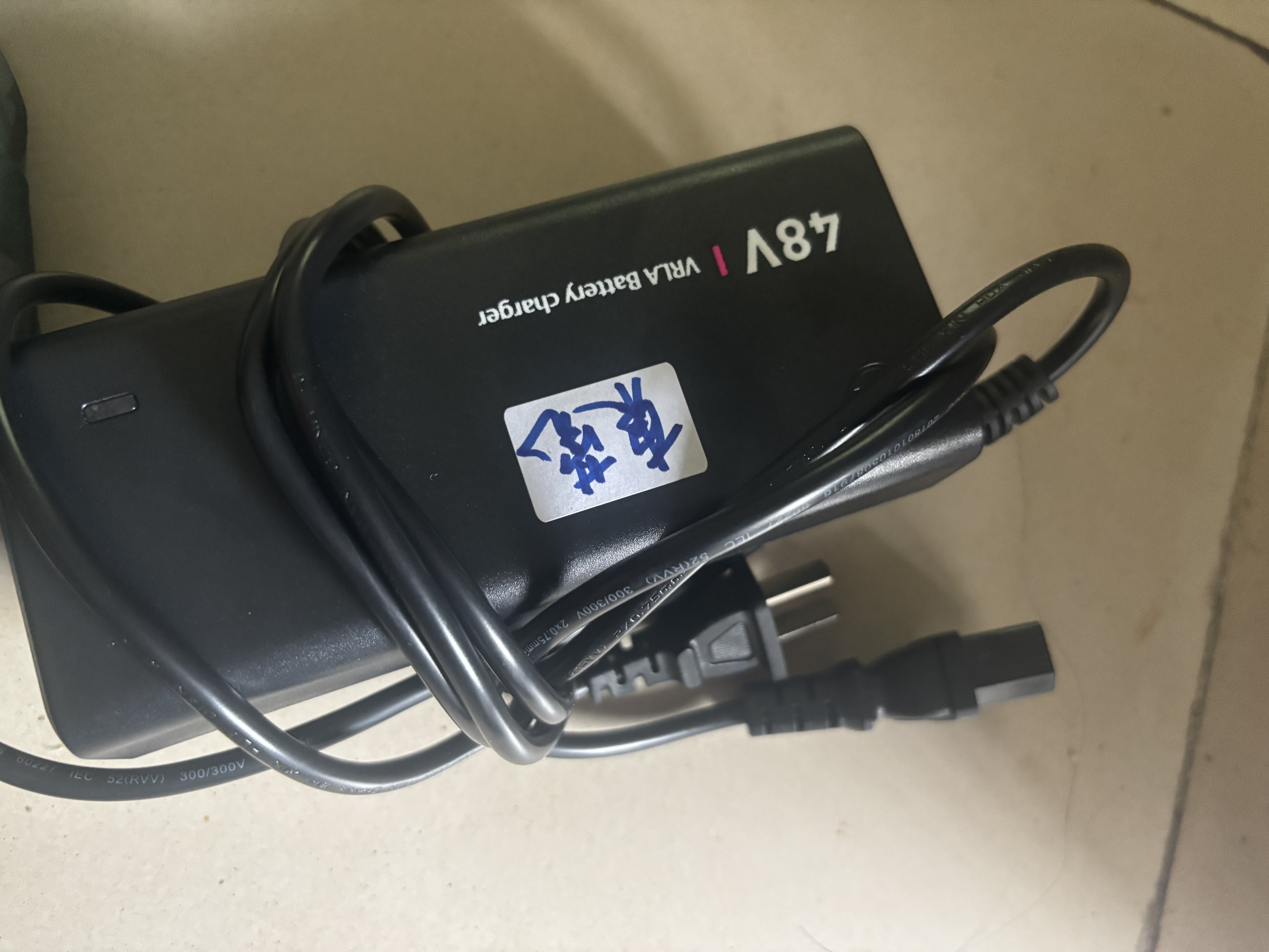 爱玛（AIMA）48V20Ah新国标接口铅酸充电器适用48V3A爱玛电动车电摩原装充电器【官方正品 拒绝翻新】 实拍图