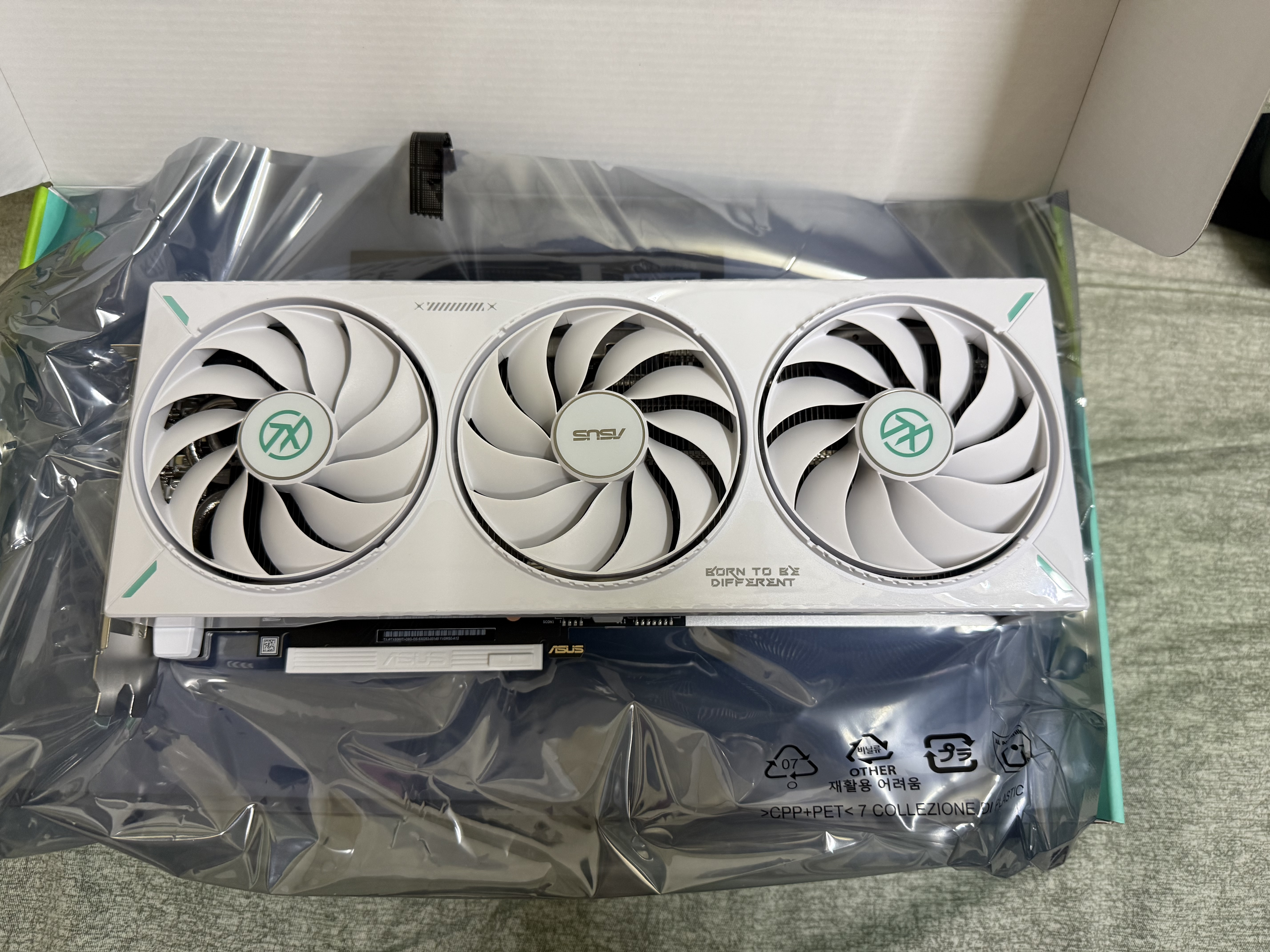 华硕（ASUS）天选  TX GeForce RTX5060 Ti O8G 电竞游戏显卡 实拍图