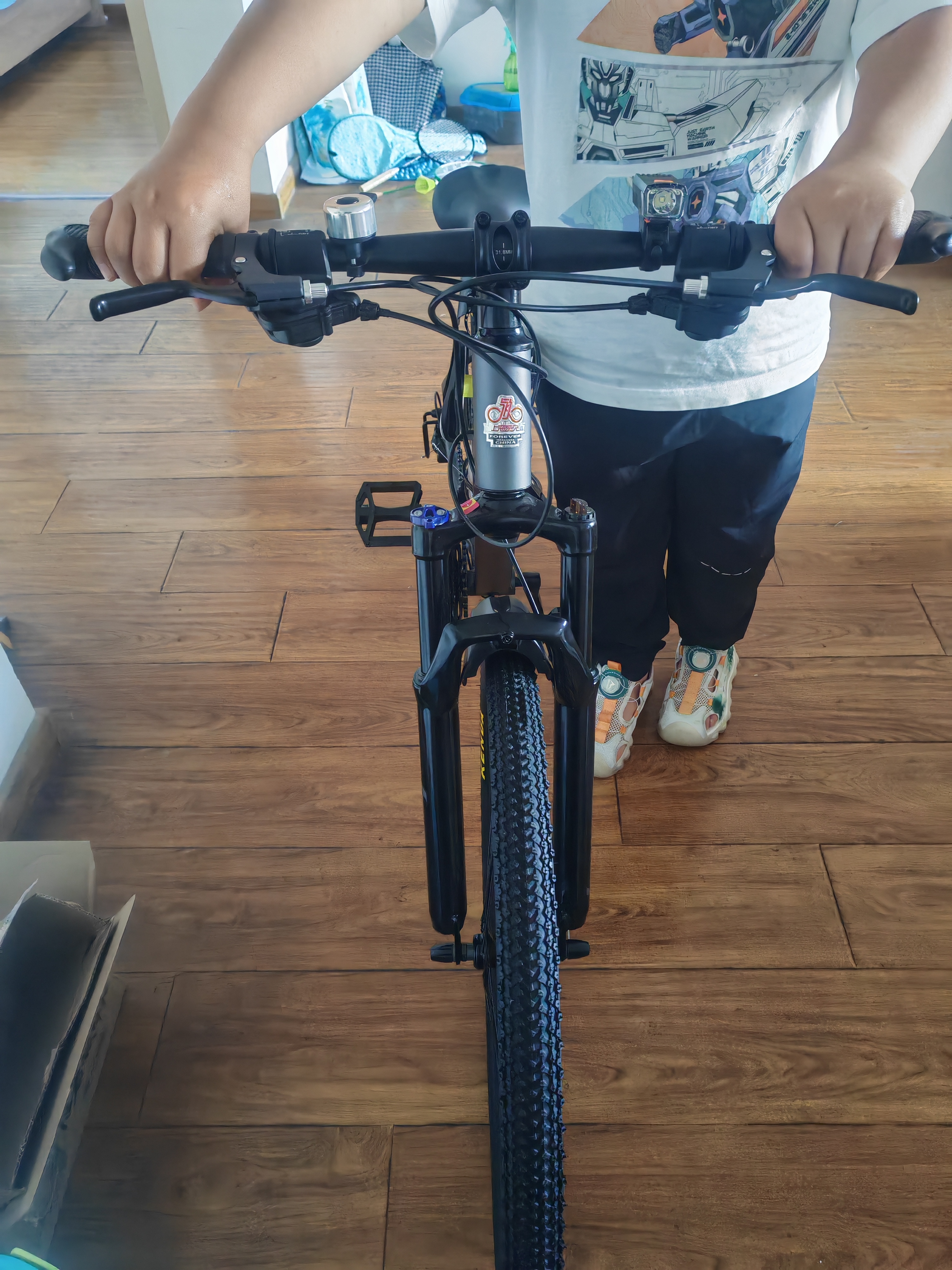 永久自行车成人山地车自行车学生男女铝合金变速公路自行车油碟单车 【钢架/全套轴承】摩天灰 27速 26寸【推荐155-185cm】 实拍图