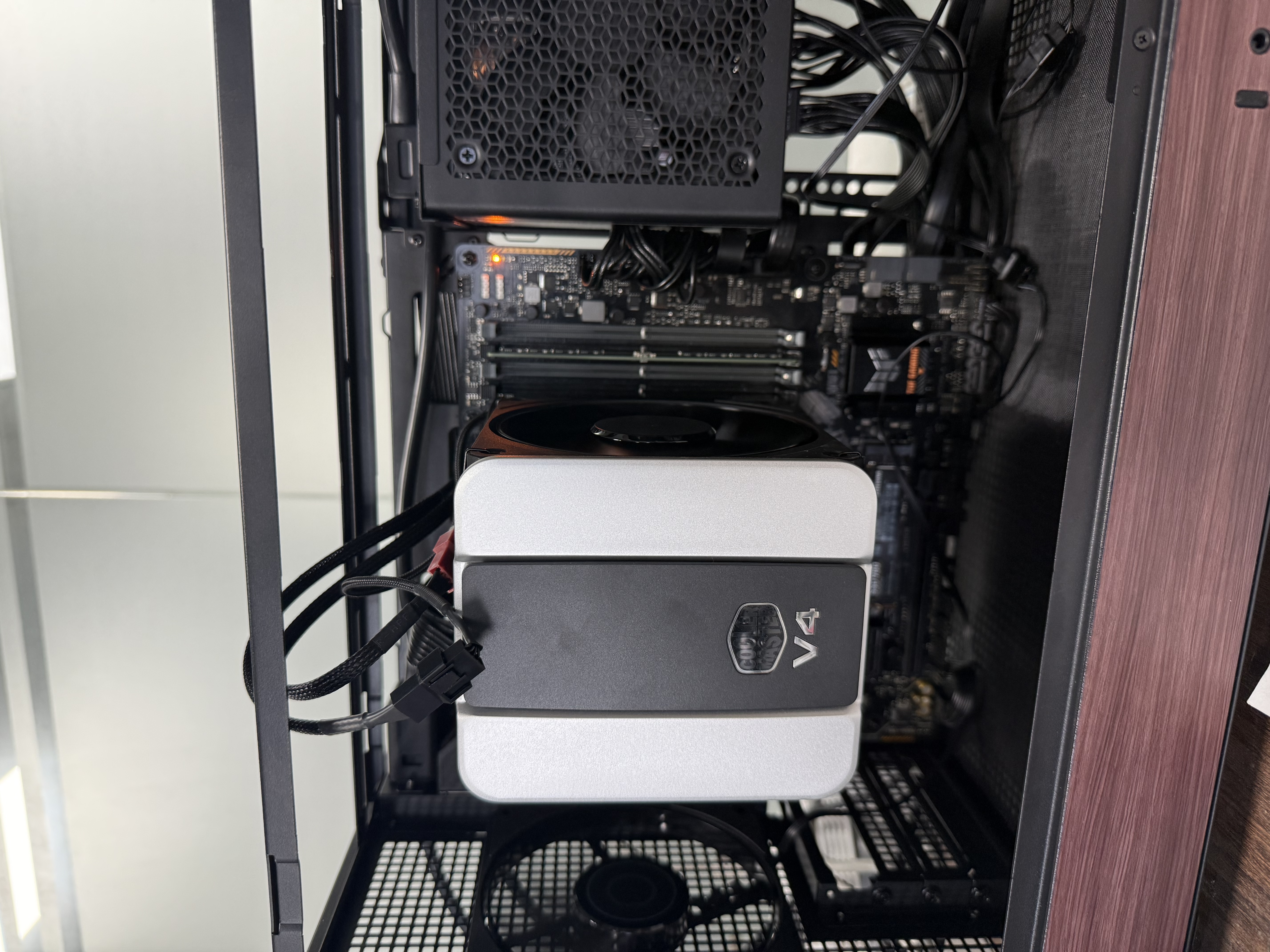 酷冷至尊（CoolerMaster）挑战者/V4 CPU风冷散热器 3DHP技术2热管/双莫比乌斯风扇/多平台扣具/5年质保 实拍图