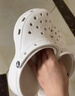 卡骆驰（CROCS）白鹿同款经典云朵洞洞鞋时尚百搭女鞋花园鞋|206750 黑色-001(含智必星) 38 (240mm) 实拍图