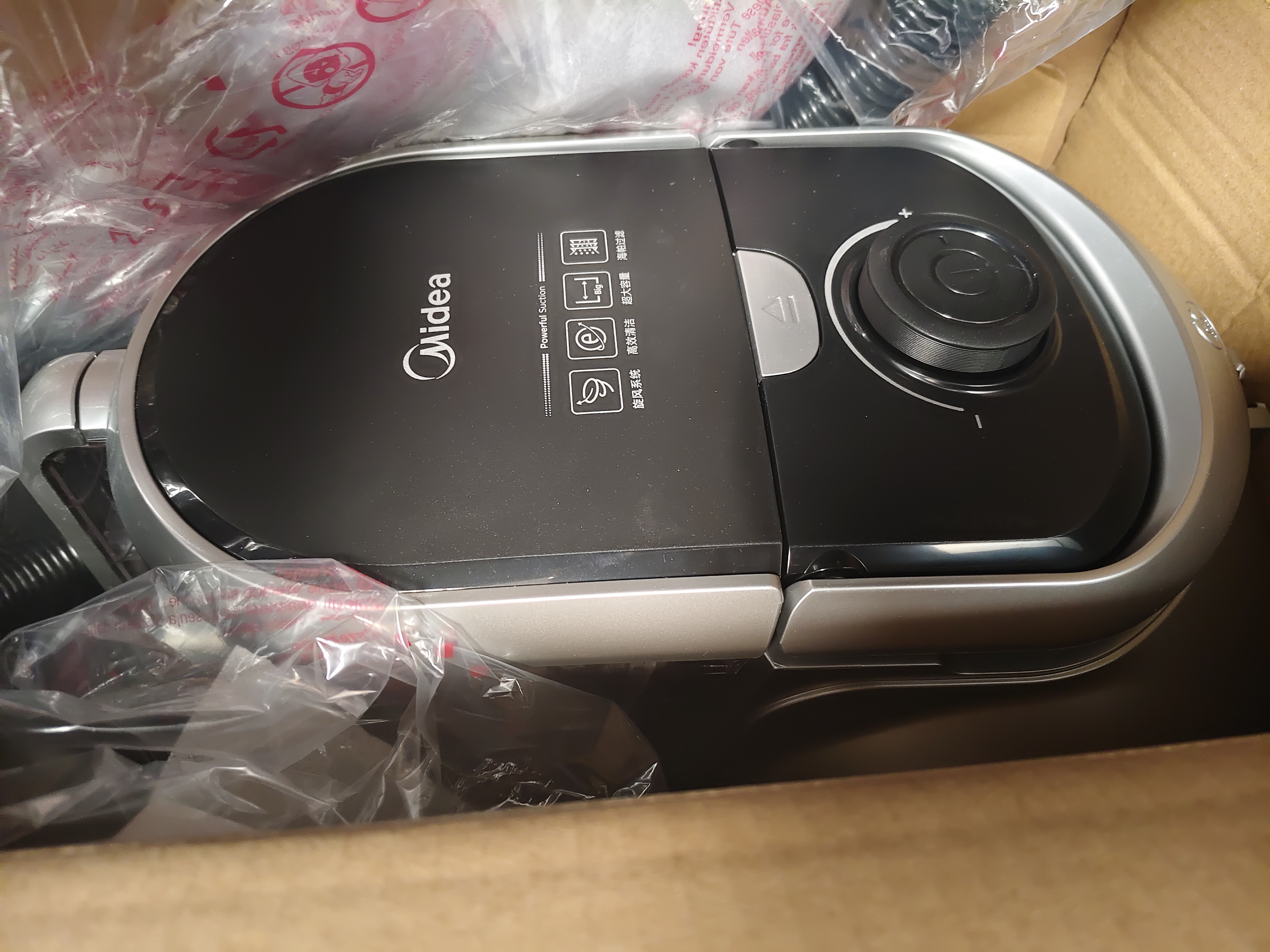 美的（Midea）【吸尘除螨】卧式家用吸尘器  C7 大吸力软绒滚刷 一机搞定 5重过滤 低噪设计 一键收线 【旋风离尘】 实拍图