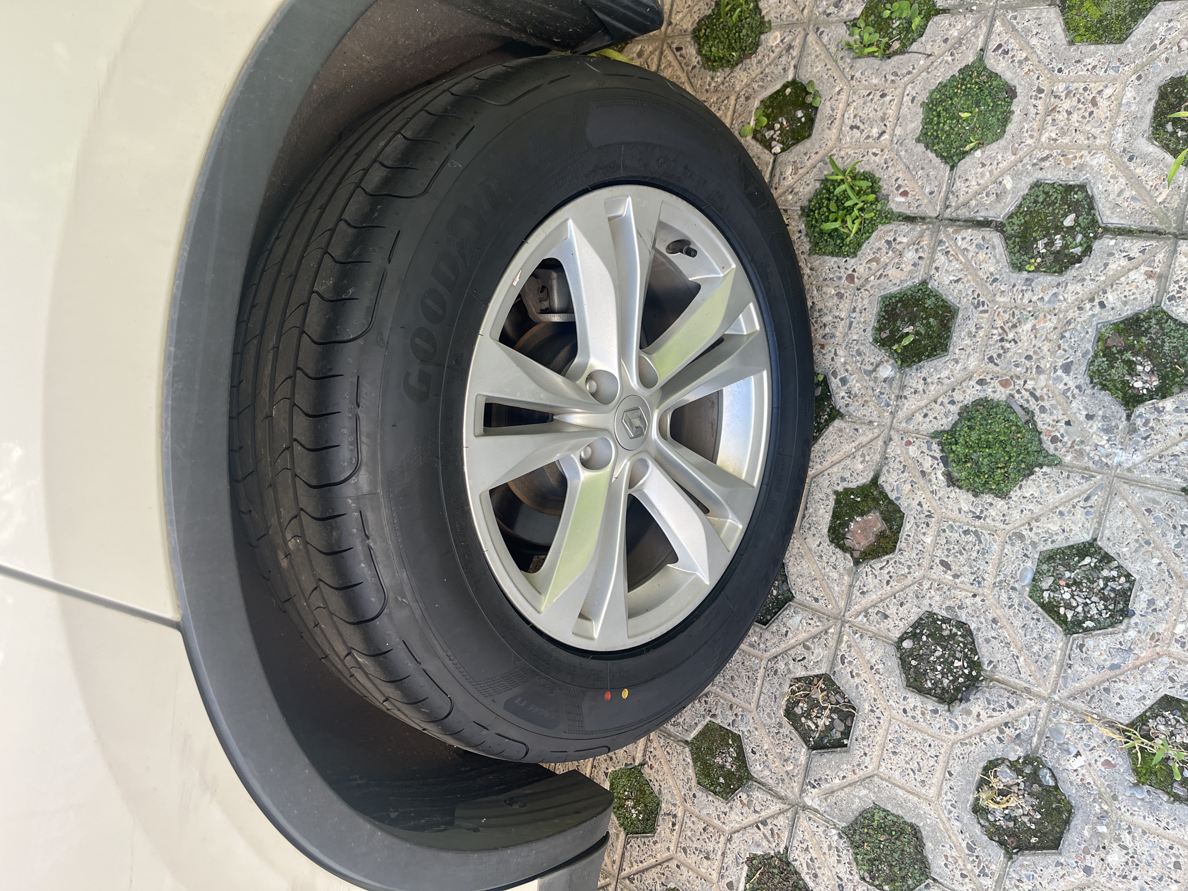 固特异（Goodyear）汽车轮胎 225/65R17 102H 鹰驰F1酷跑 适配哈弗H6/M6 御乘升级 实拍图