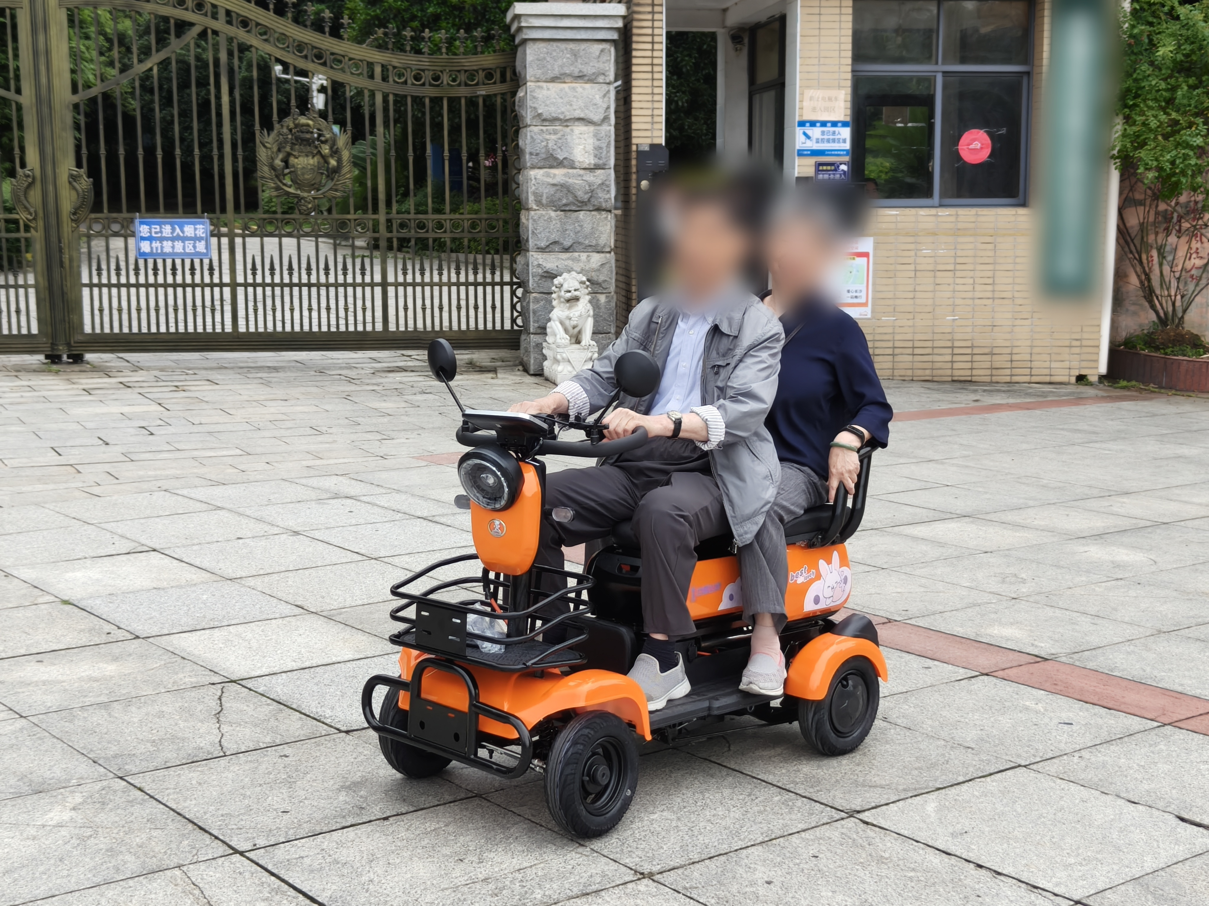 飞鸽四轮老年电动车老人代步车电动车四轮最新款高端景区观光车 【国标好电池】600W48V24AH黑金约40公里 实拍图