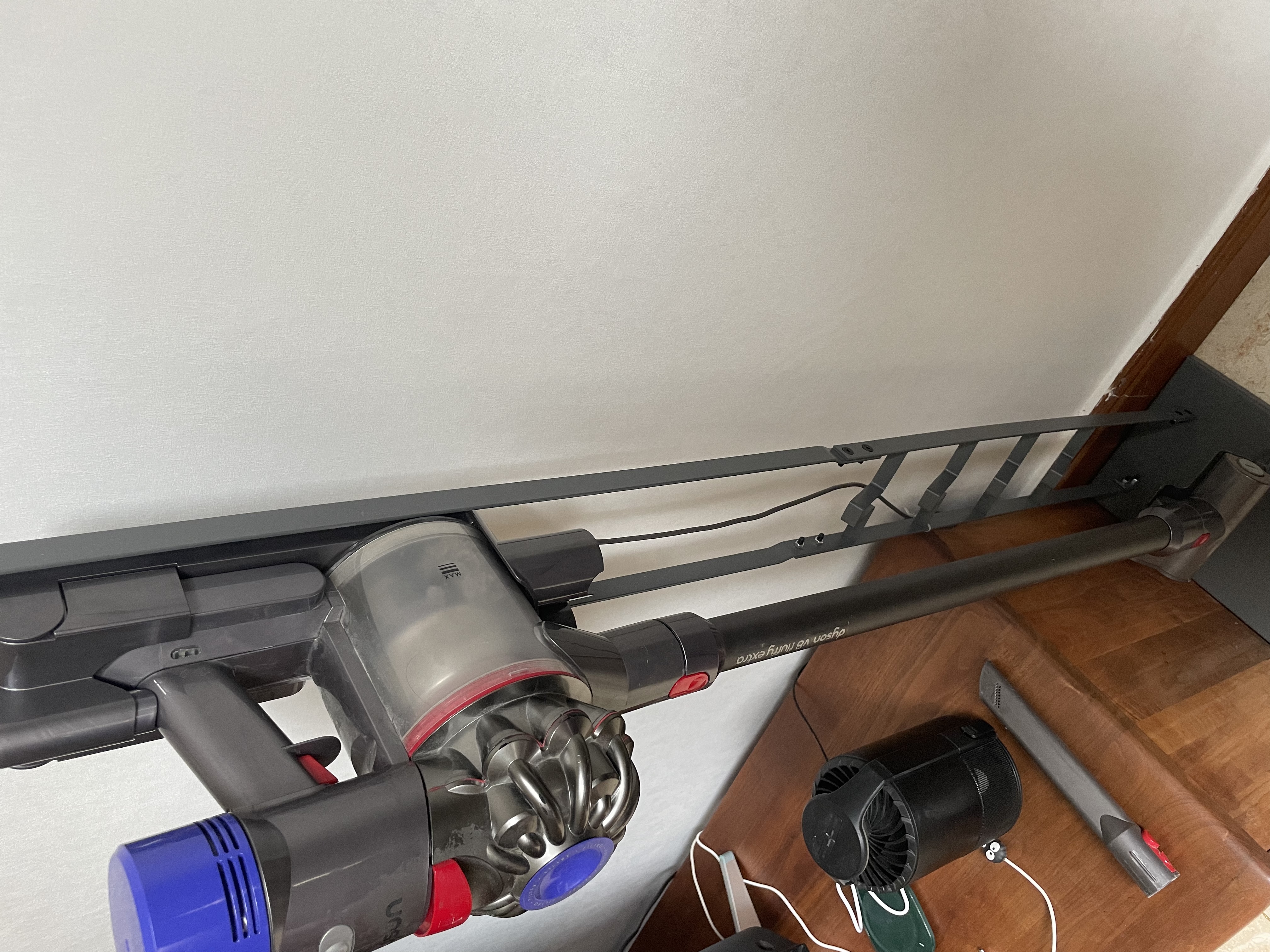 柯锐迩适配戴森dyson吸尘器支架V8V12V15V10G5V11吸尘器架子免打孔吸尘器收纳架充电挂架 实拍图