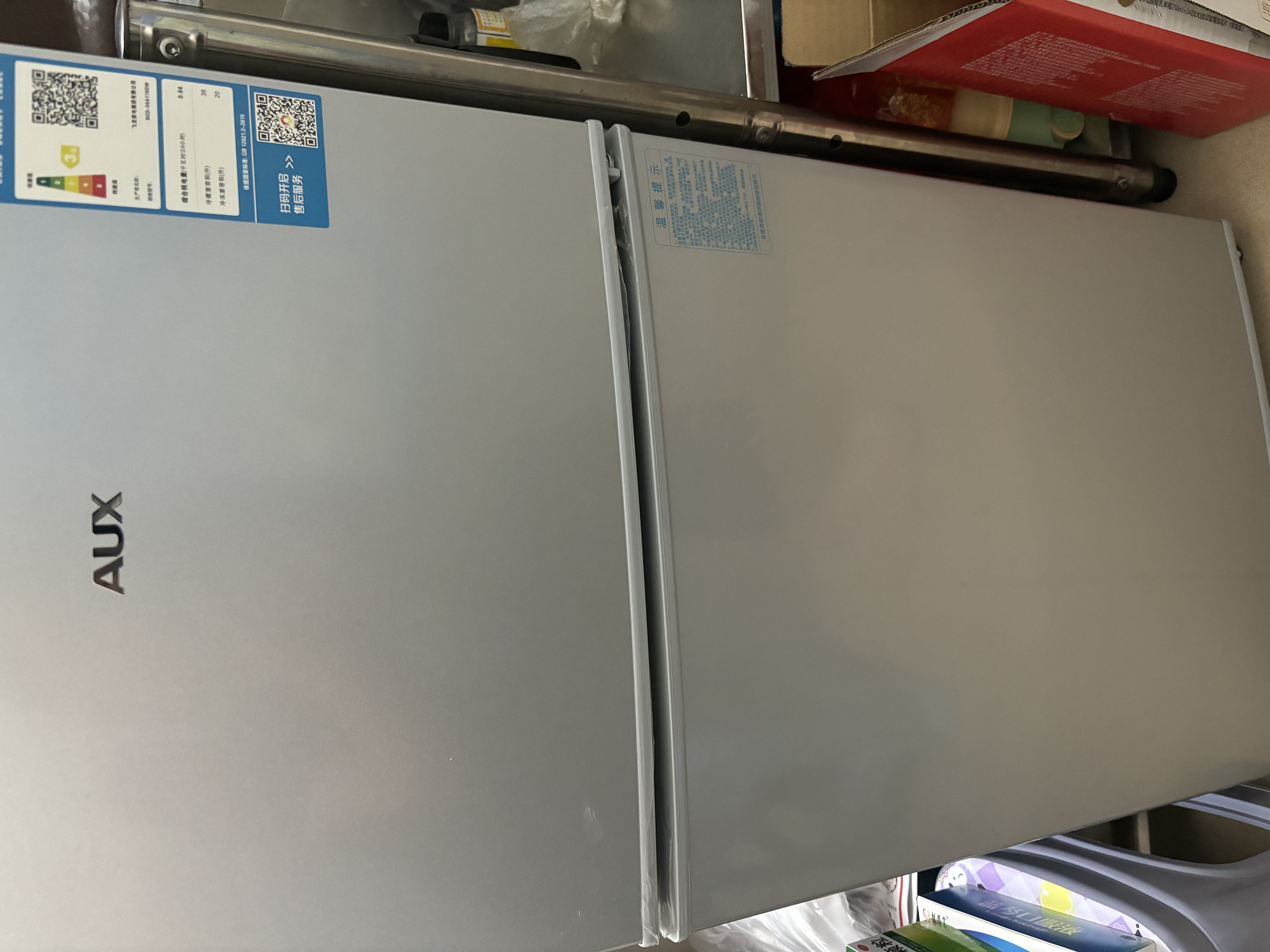 奥克斯家用双门迷你小型冰箱 冷藏冷冻保鲜小冰箱 宿舍租房节能电冰箱 【本店精选】176银【高效保鲜 铜管速冷】56L 实拍图