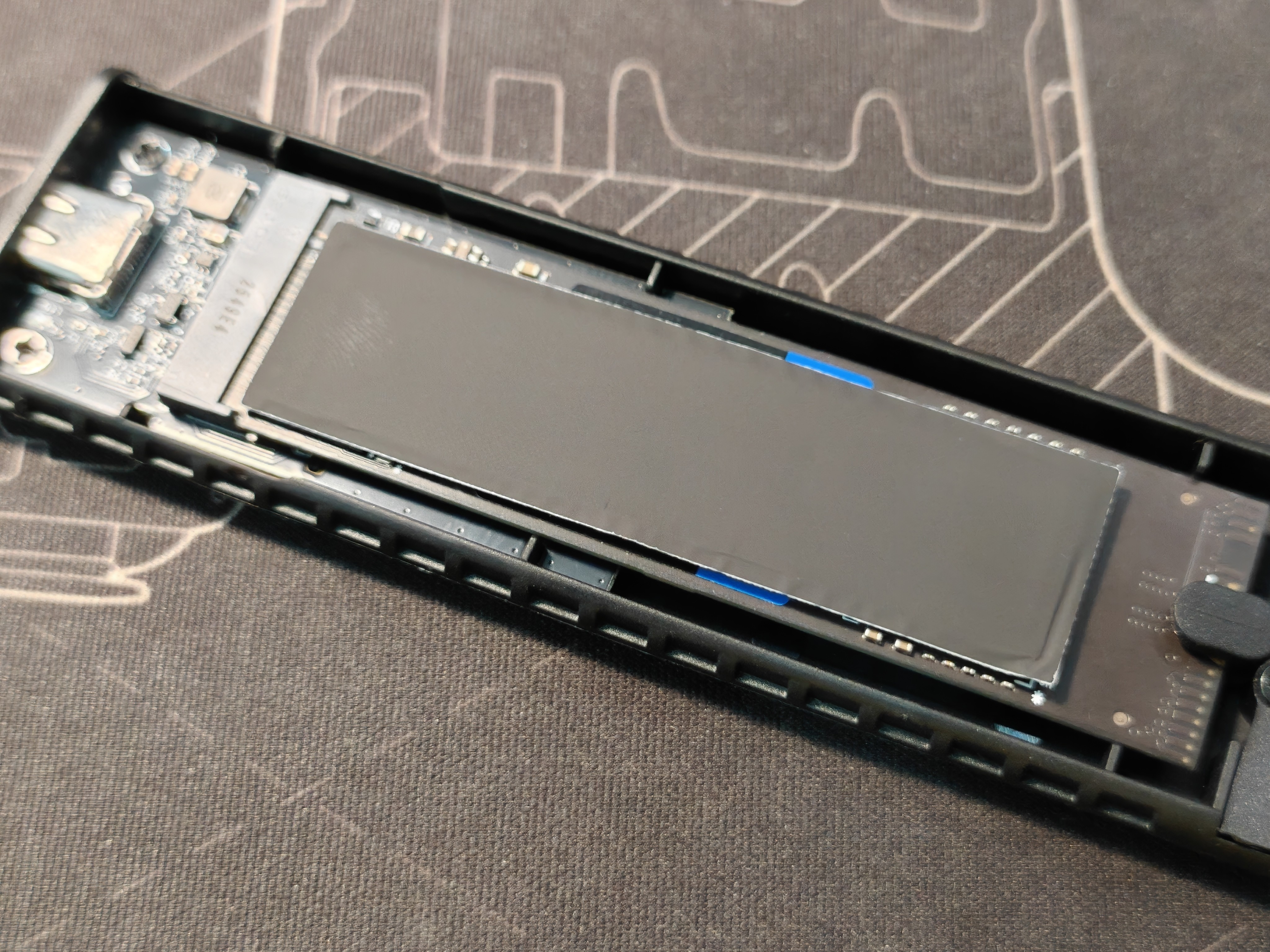 联想（Lenovo）M.2 NVMe固态硬盘盒 Type-C3.2移动硬盘盒 适用笔记本电脑手机外接SSD硬盘盒 铝合金散热 实拍图