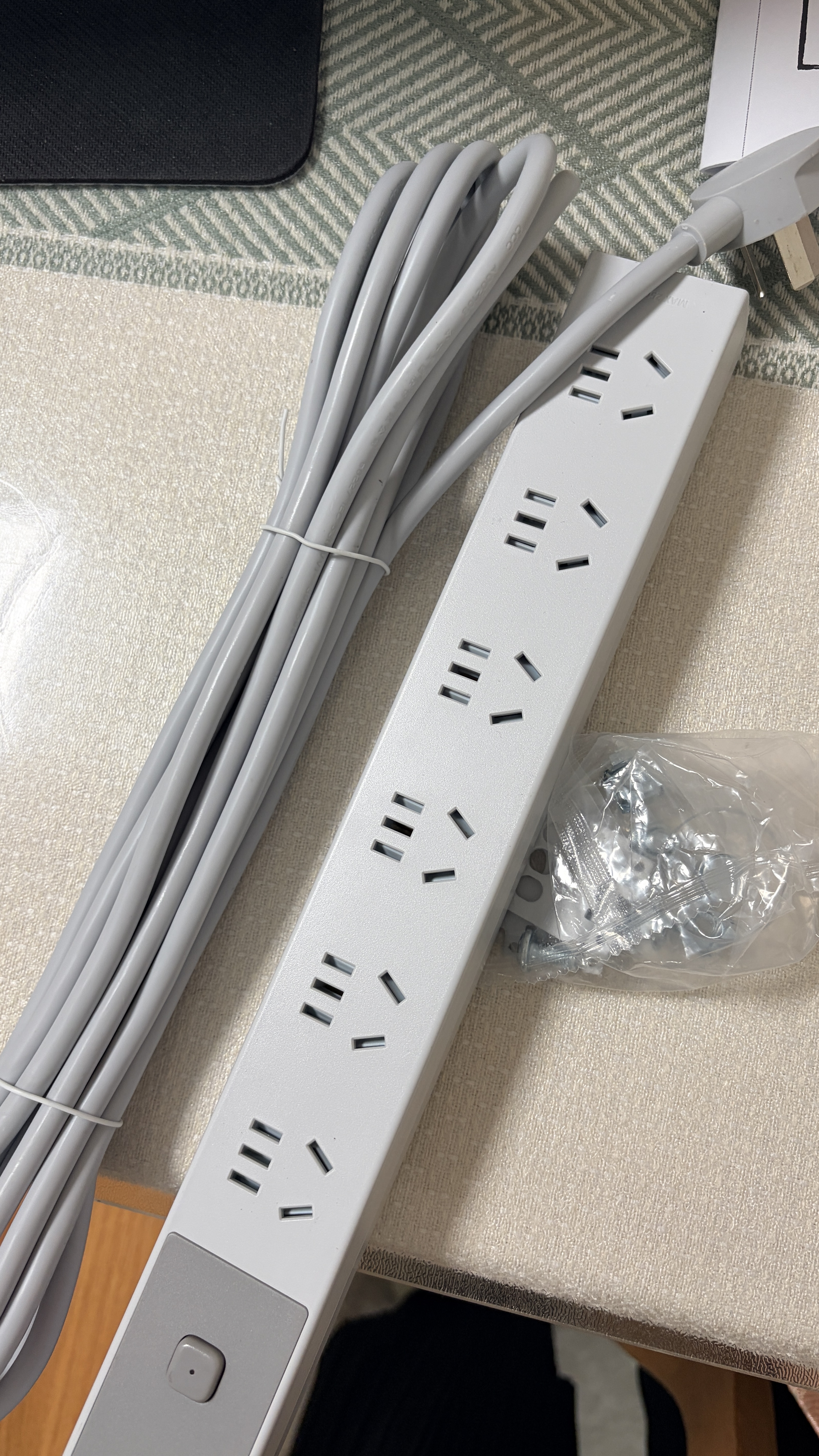 公牛（BULL）PDU桌面过载超功率保护桌下电竞机柜插座/插线板/插排/排插/接线板 6位总控开关5米规格 GNE-P106E 实拍图
