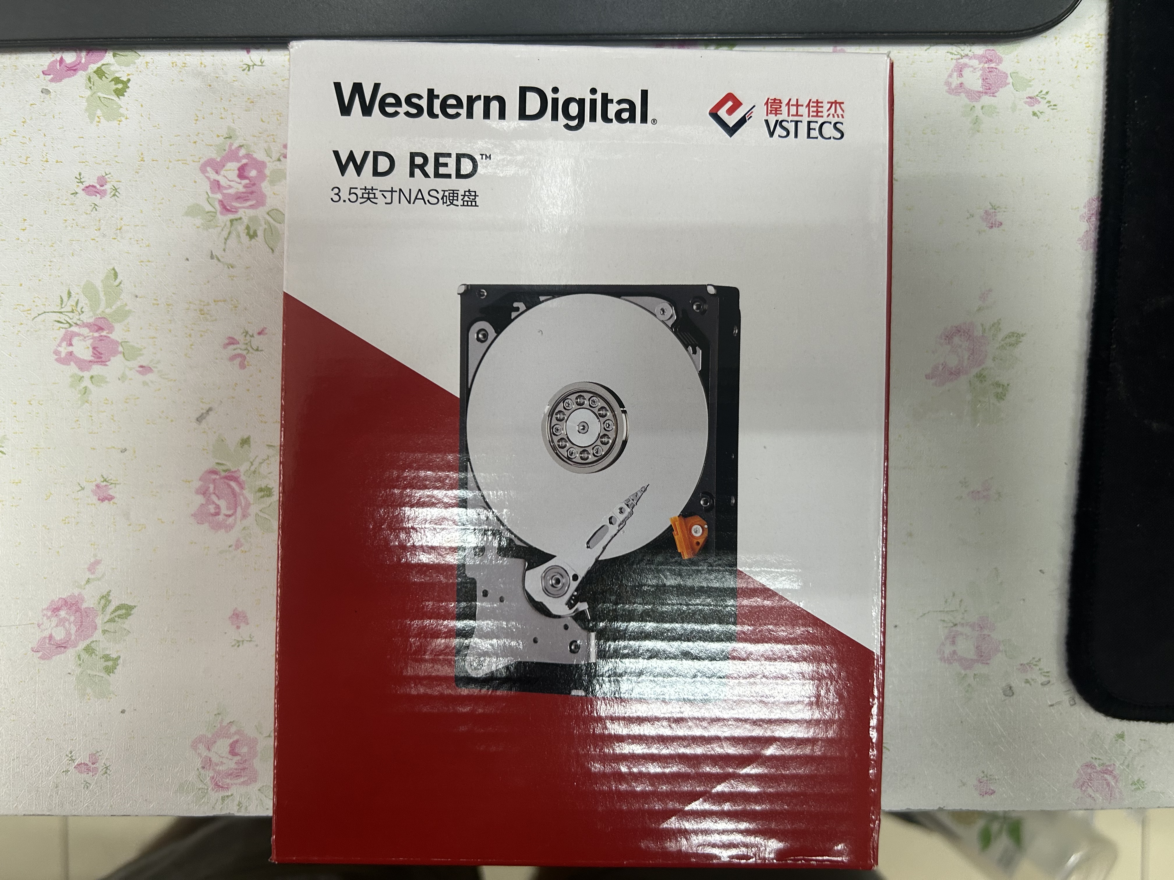 西部数据（WD）NAS机械硬盘 WD Red Pro西数红盘 8TB 7200转256MB SATA CMR垂直 NAS专用硬盘 3.5英寸 WD8005FFBX 实拍图
