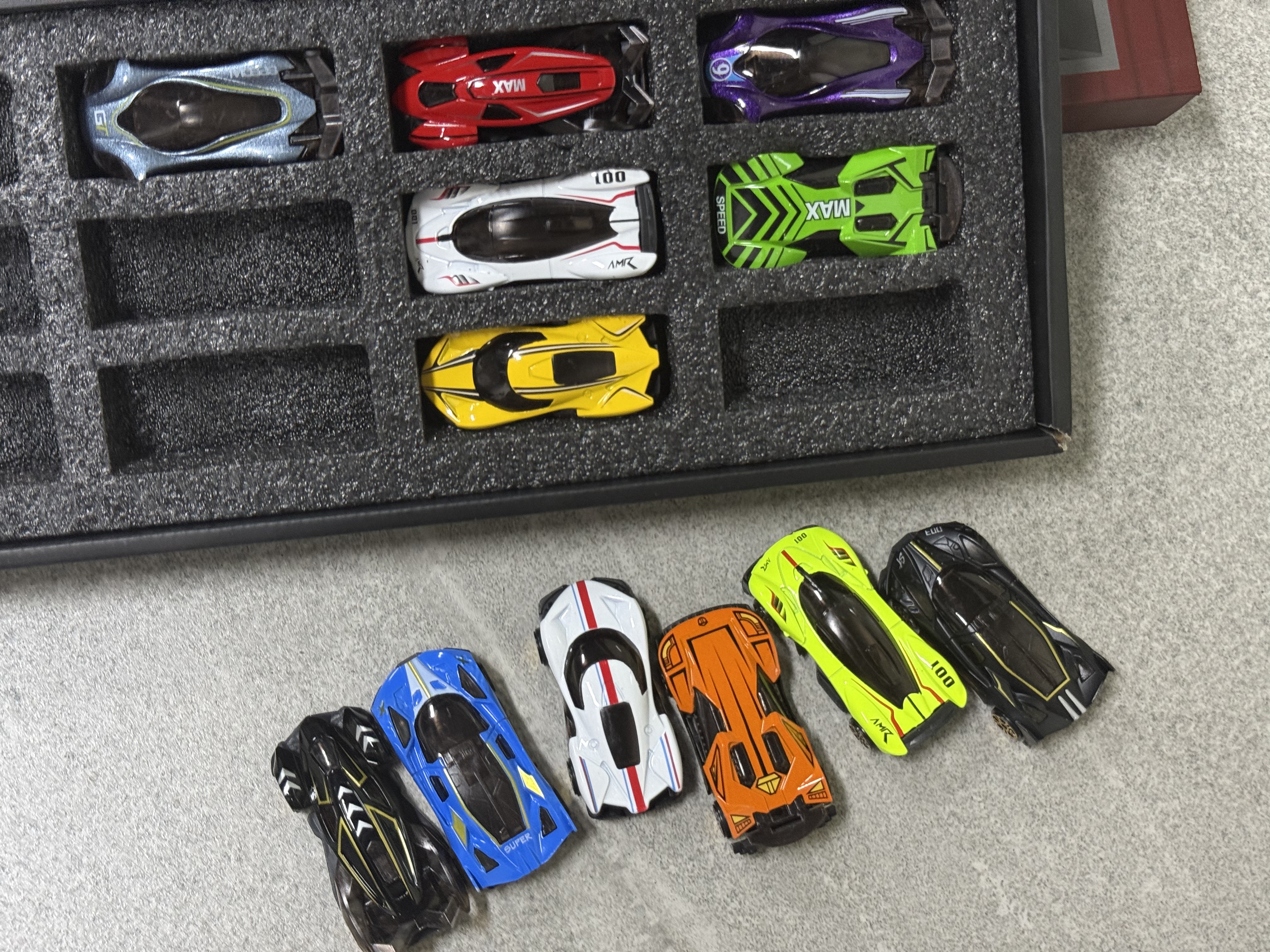 卡卡曼儿童玩具车套装合金小汽车玩具模型摩托车1-3-6岁男女孩生日礼物 合金车套装【12辆跑车-礼盒装】 两三岁宝宝男童小朋友玩具赛车套装礼盒 实拍图
