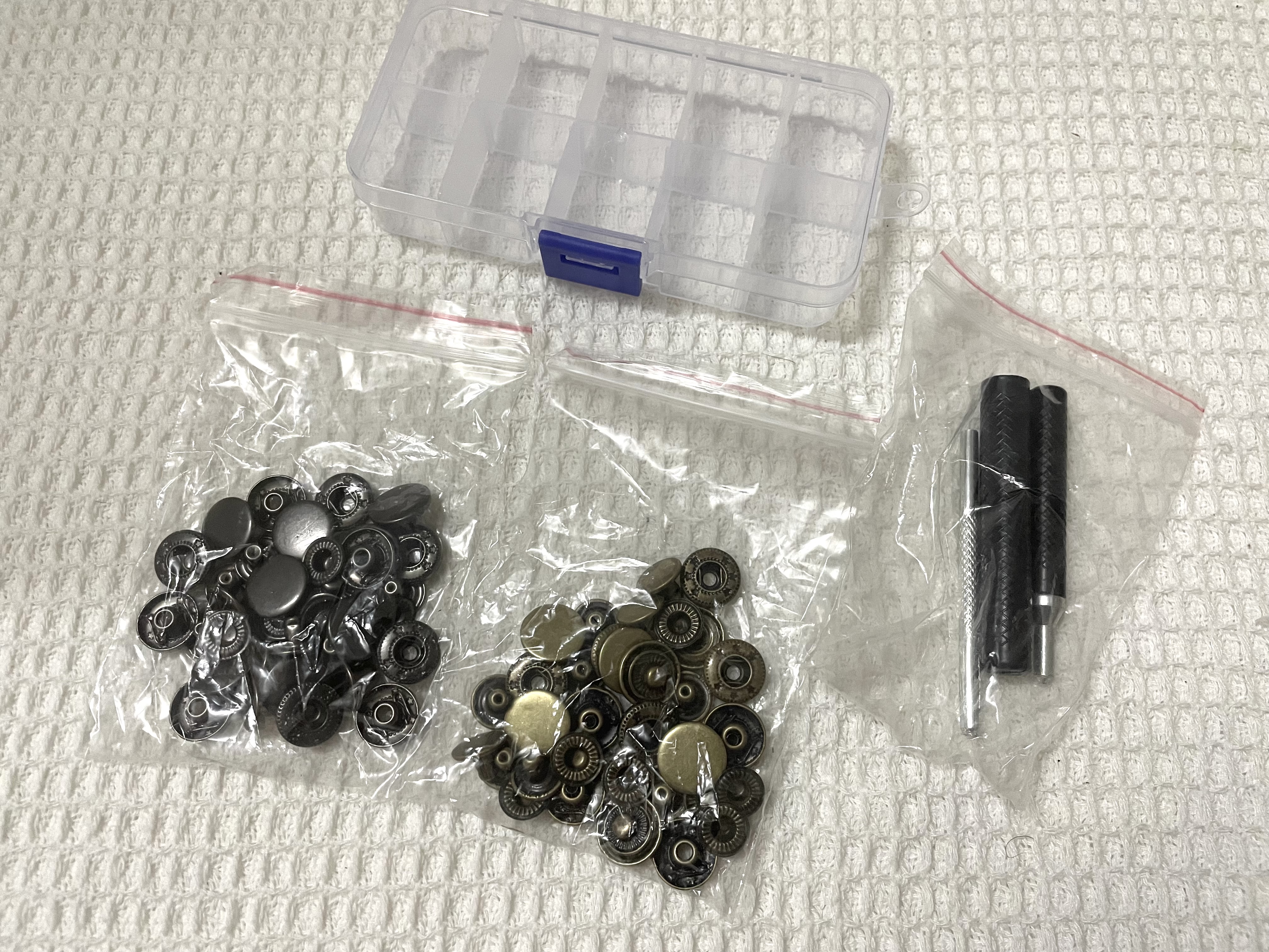 皓梵洁子母扣衣服纽扣暗扣免缝钉扣神器扣子按压四合扣按扣摁扣金属纽扣 20副装【铜色10副+黑色10副】 【配工具+收纳盒】 实拍图