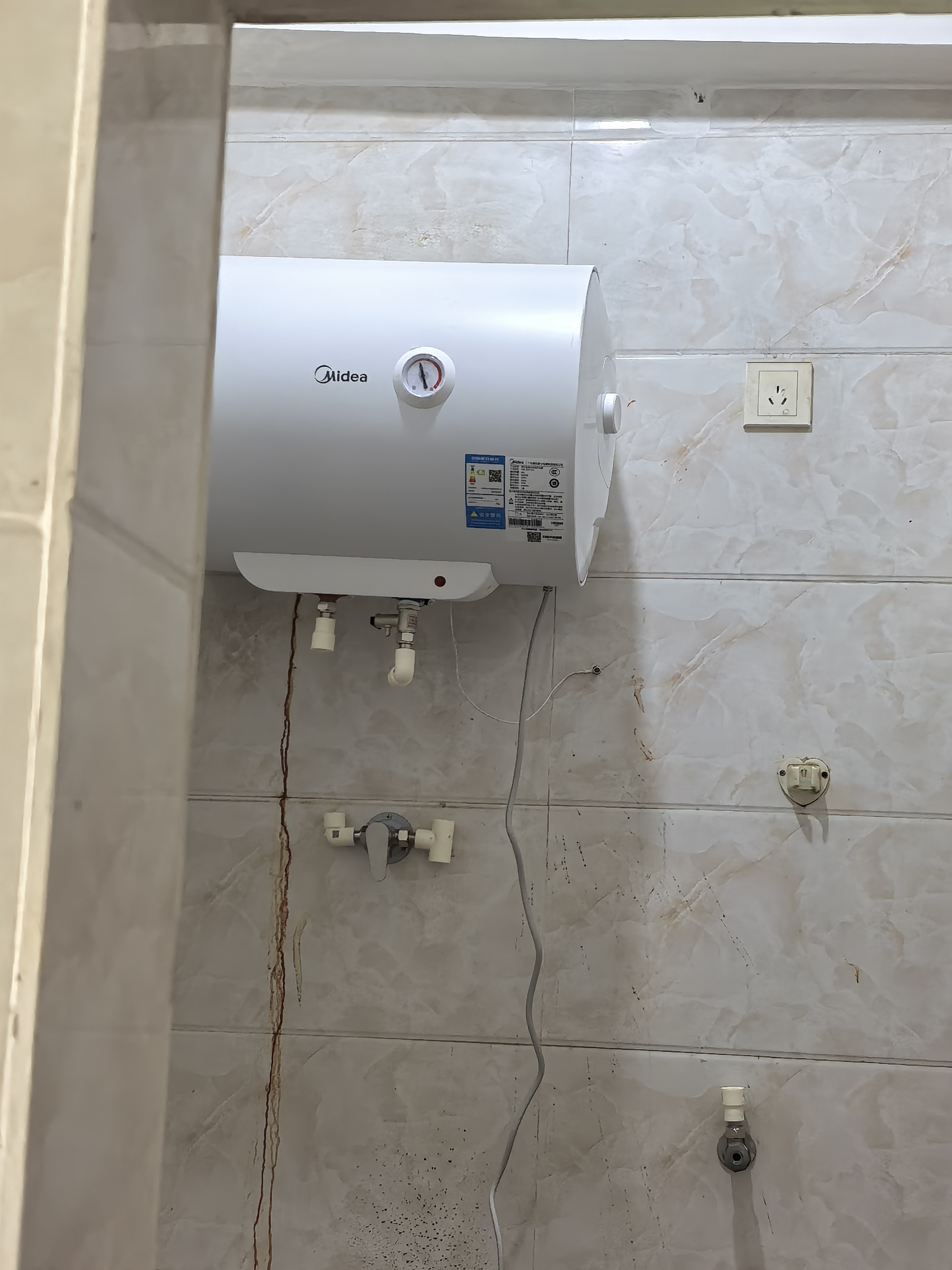美的（Midea）【租房优选】40升电热水器2000W家用出租屋节能抑菌安全防电墙F40-20F1(H) 实拍图