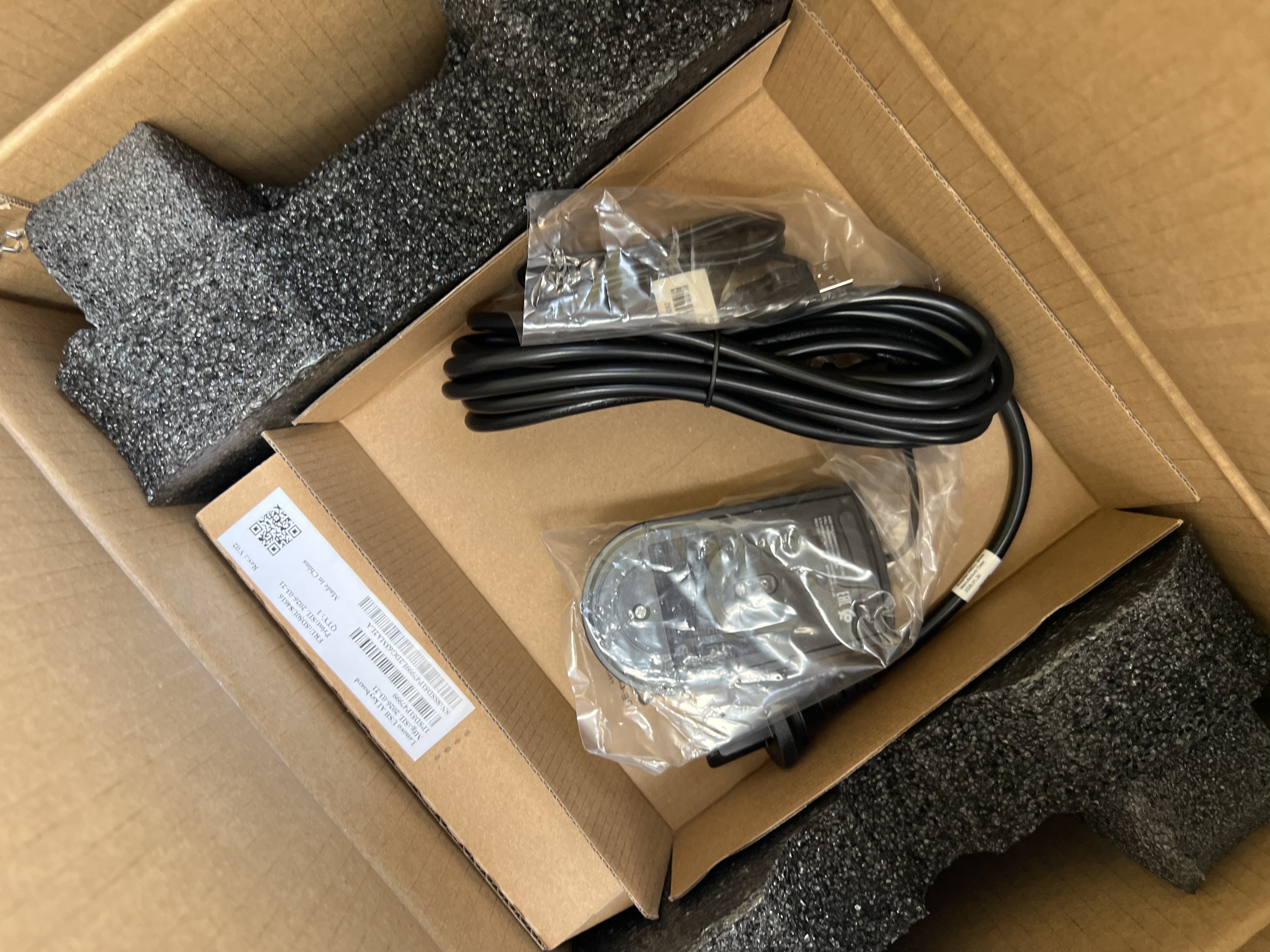 联想（Lenovo）ThinkSystem ST45 v3 小型4U塔式服务器主机 AMD 霄龙 4124P 四核3.8-5.1GHz 16G内存丨256G固态+2T硬盘 实拍图