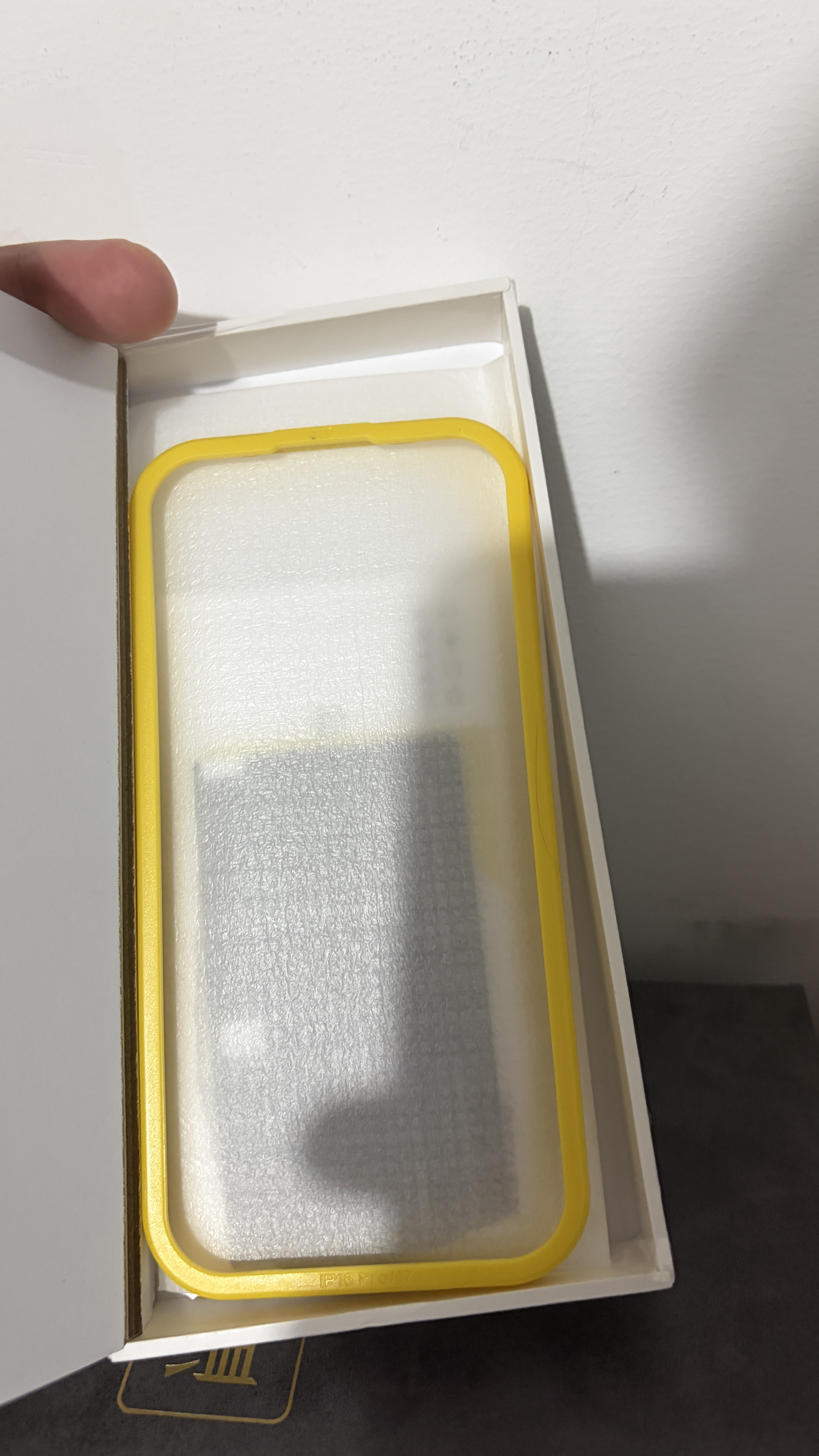 品胜适用苹果17/16Pro钢化膜iPhone17/16Pro手机膜无边高清抗蓝光舒眼膜防摔抗指纹保护膜2片装+神器 实拍图