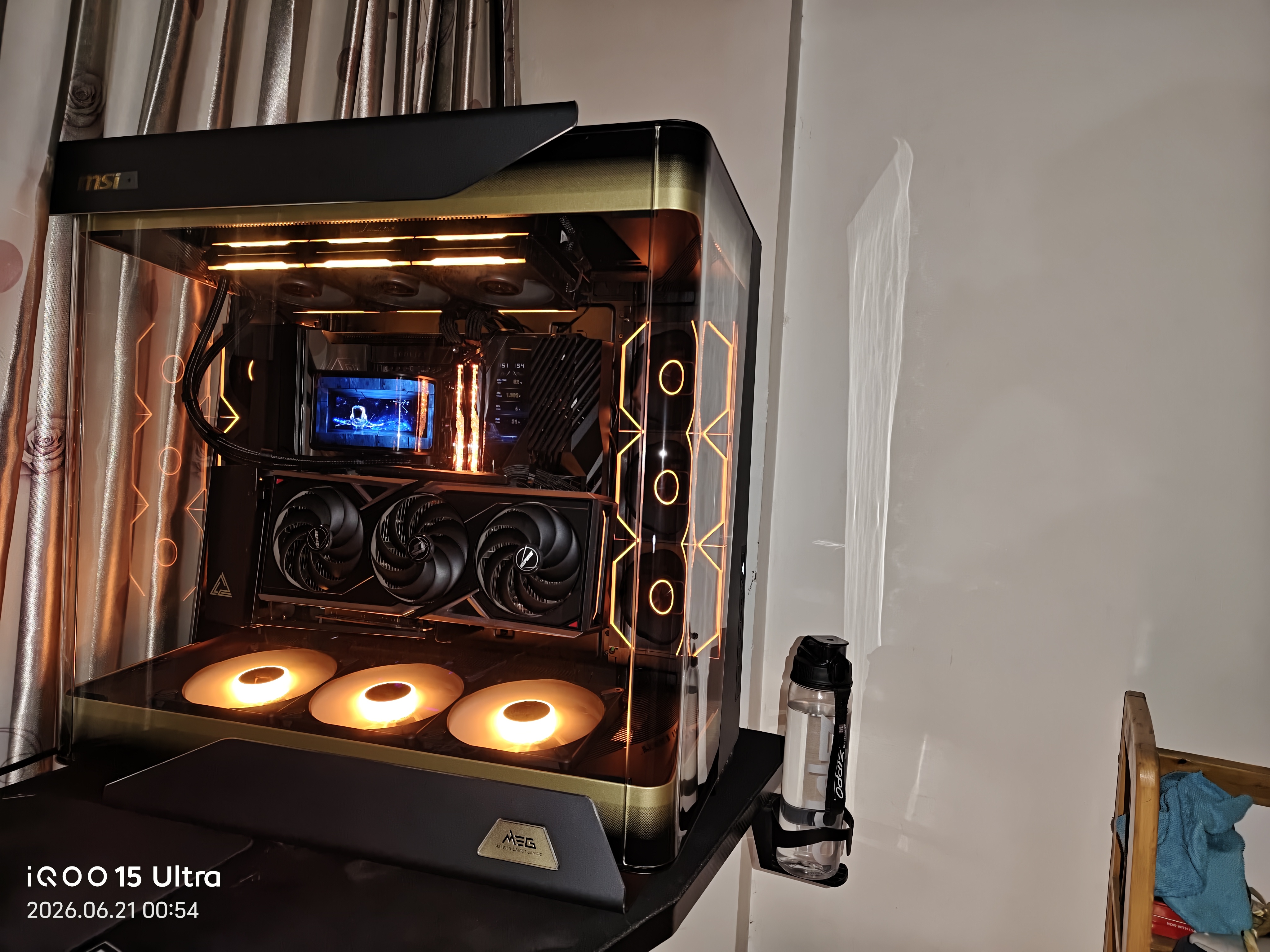 微星（MSI）超神MEG MAESTRO 900R台式机海景房电脑机箱（全景曲面钢化玻璃/可拆卸式主板托盘/支持5090显卡） 实拍图
