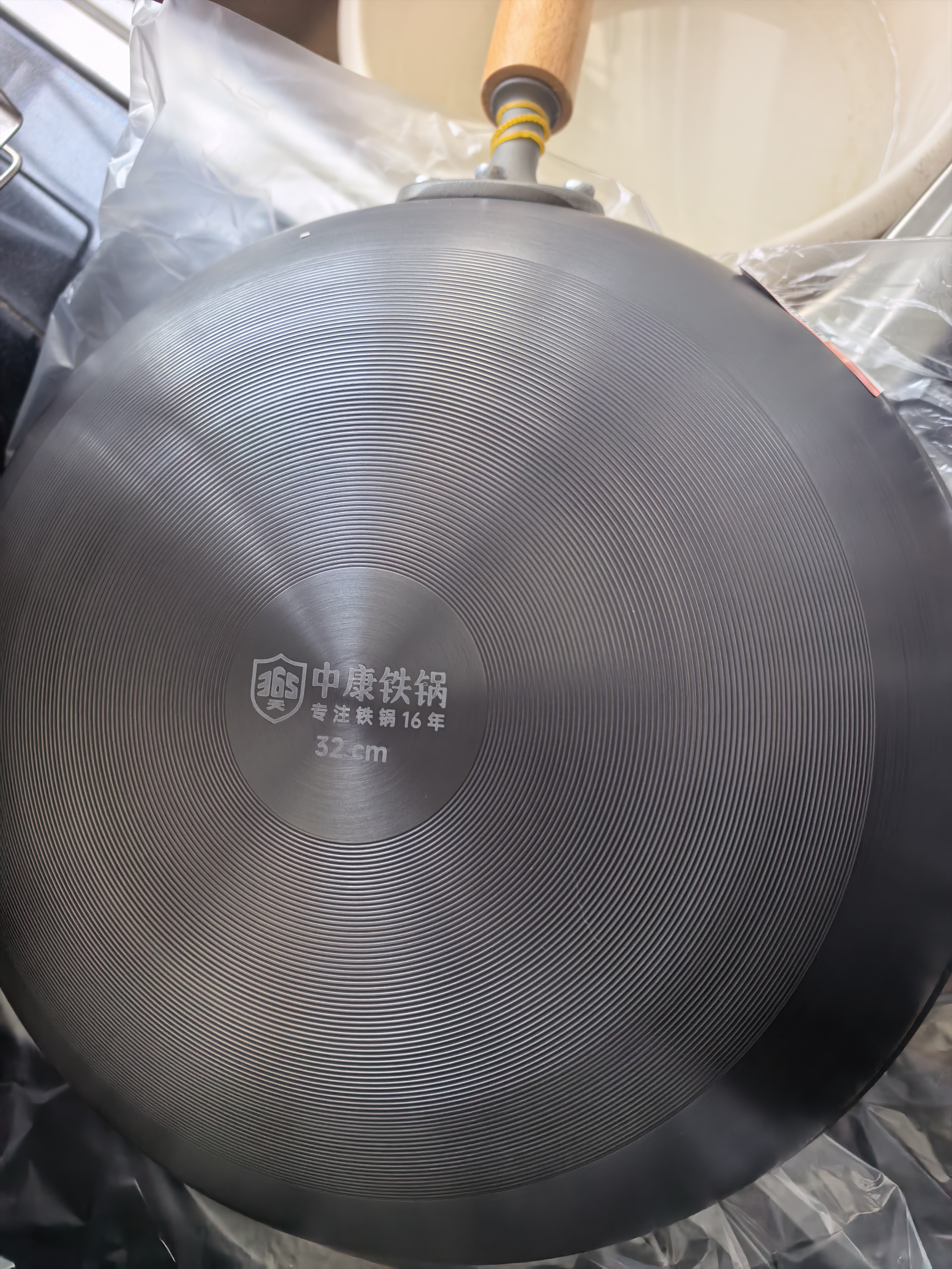 中康有钛无涂层不粘锅精铁锅炒锅家用明火电磁炉燃气灶通用炒菜锅32cm 实拍图