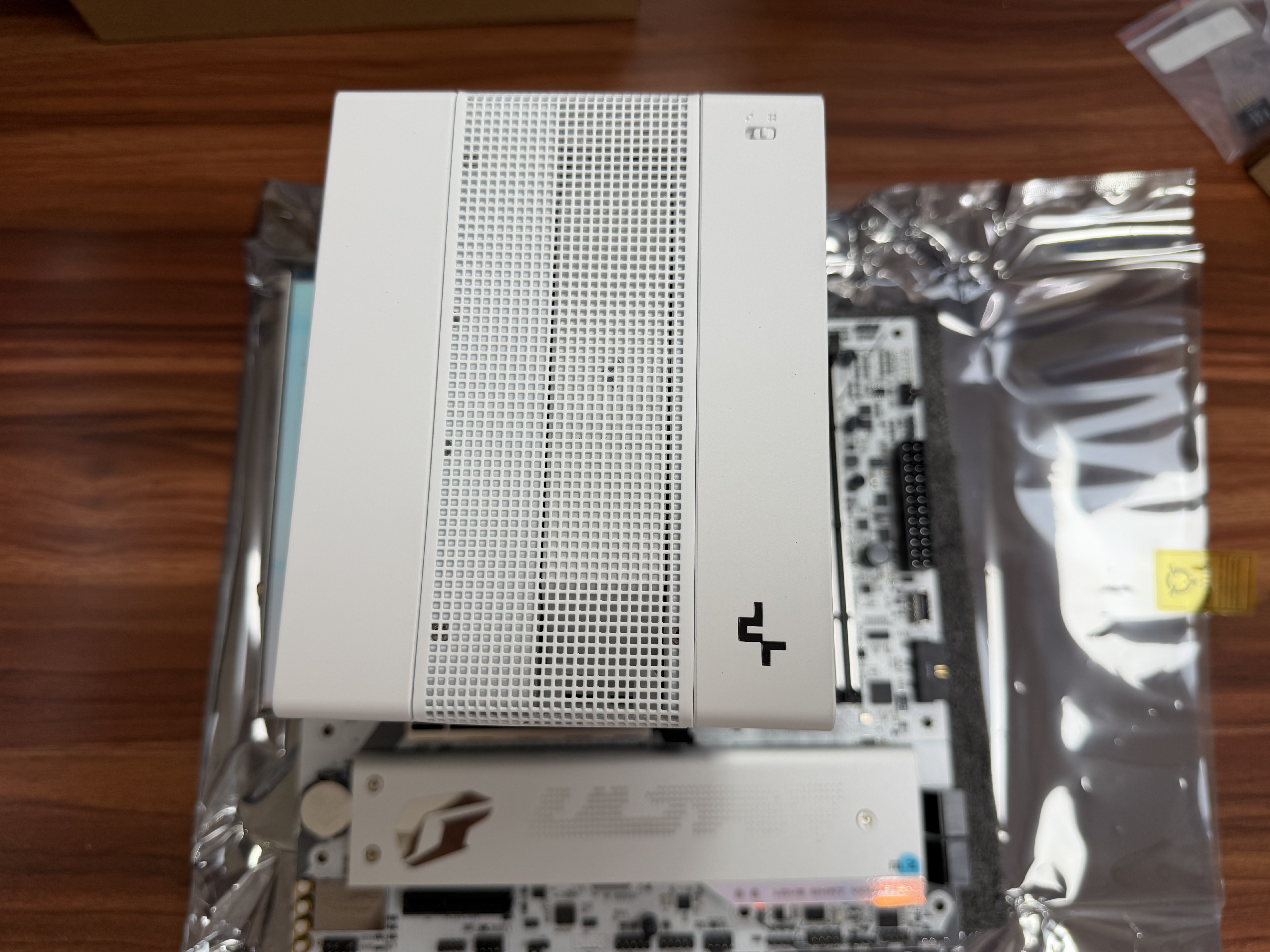 九州风神（DEEPCOOL）阿萨辛4S白CPU风冷散热器（7热管/双模式散热/不挡内存/快拆风扇/磁吸顶盖/附螺丝刀硅脂） 实拍图