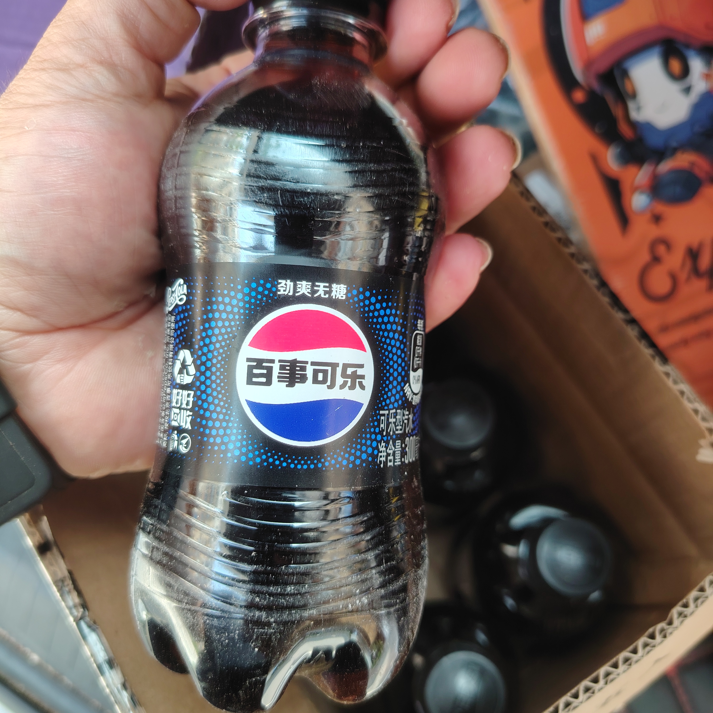 百事可乐 Pepsi 碳酸汽水饮料瓶装整箱 百事出品 新老包装随机发货 百事无糖300ml*6瓶 实拍图
