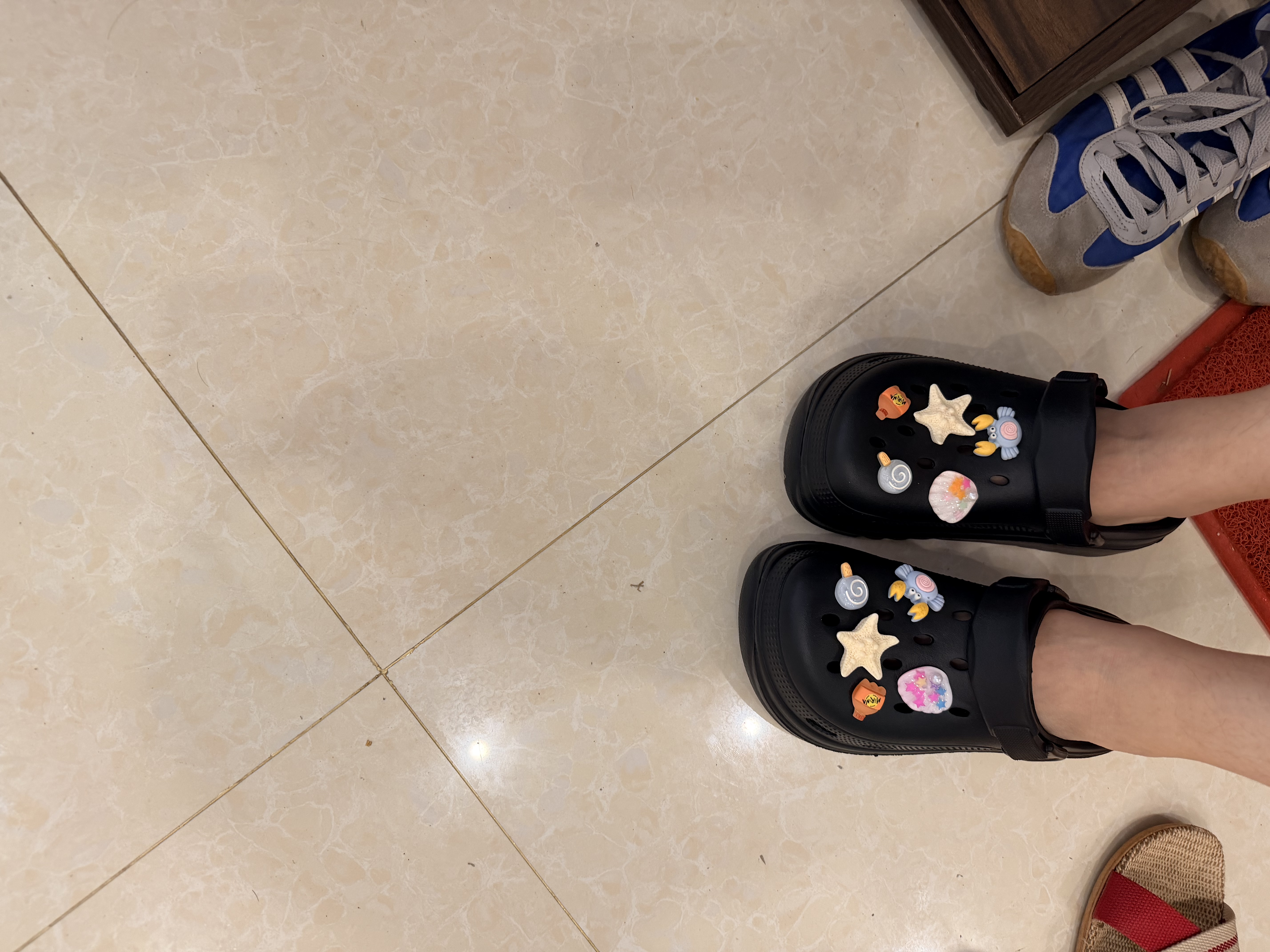 名创优品（MINISO）洞洞鞋男女款EVA夏外穿沙滩凉鞋防滑踩屎感包头情侣 黑色+海星 实拍图
