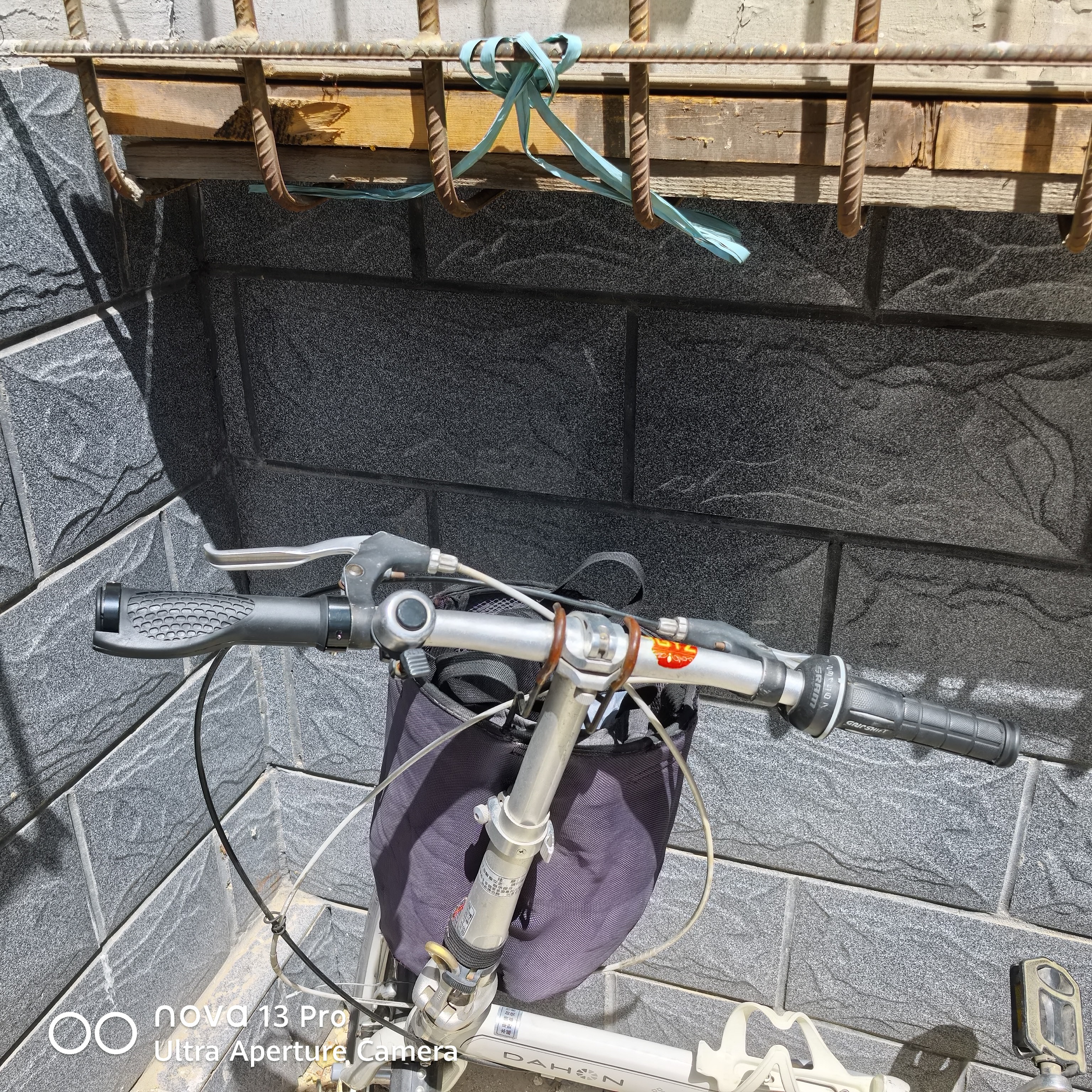 自行车把套硅胶山地锁死通用橡胶防滑羊角牛角肉球副把单车手柄 肉球把套【黑】一对+工具 实拍图