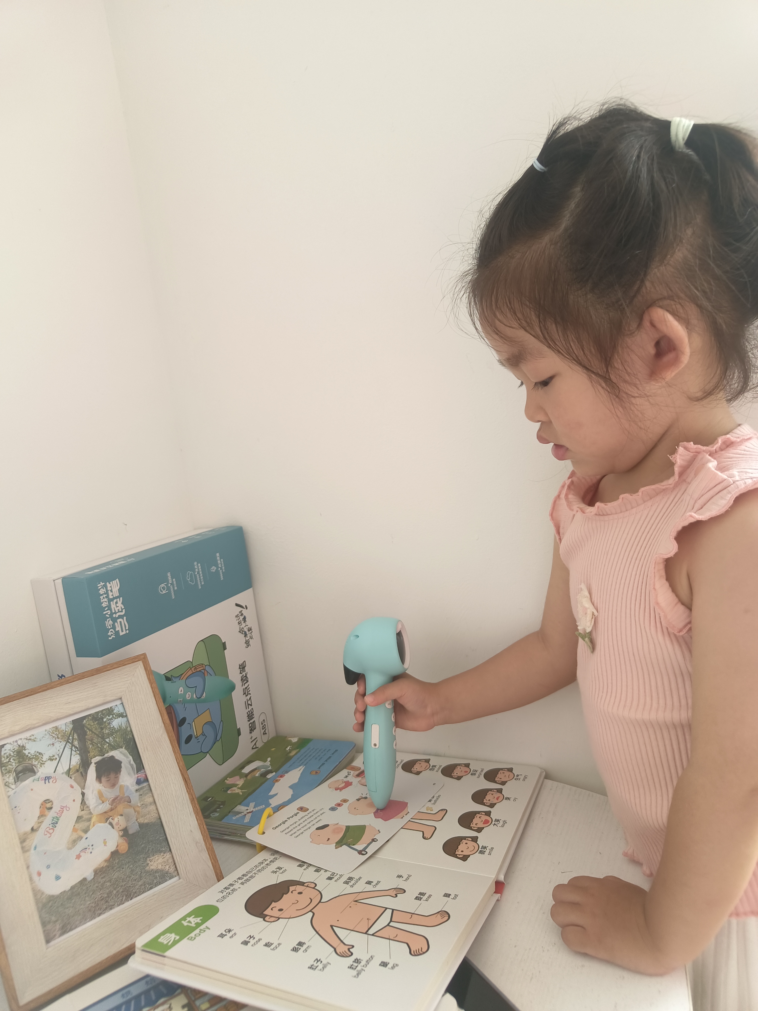 幼学小蝌蚪点读笔a8s幼儿童1-3-6-12岁英语早教raz分级阅读绘本幼学毛毛虫 【0-4岁双语启蒙】普通蓝32g+百科+儿歌+挂图古诗卡 实拍图