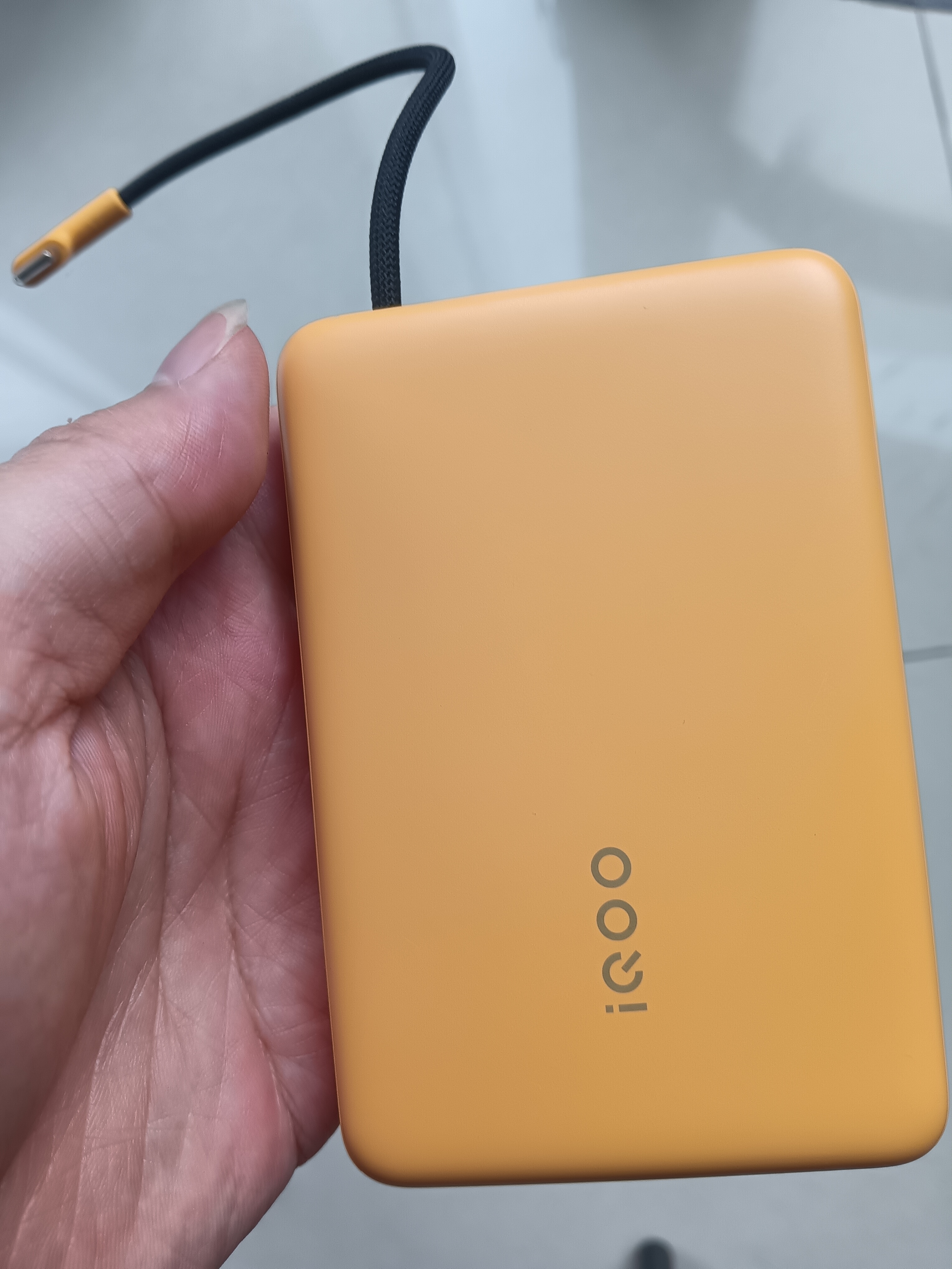 vivo iQOO 22.5W 自带线充电宝 10000mAh 3C认证可上飞机 跨品牌快充兼容 适配苹果华为小米oppo 实拍图