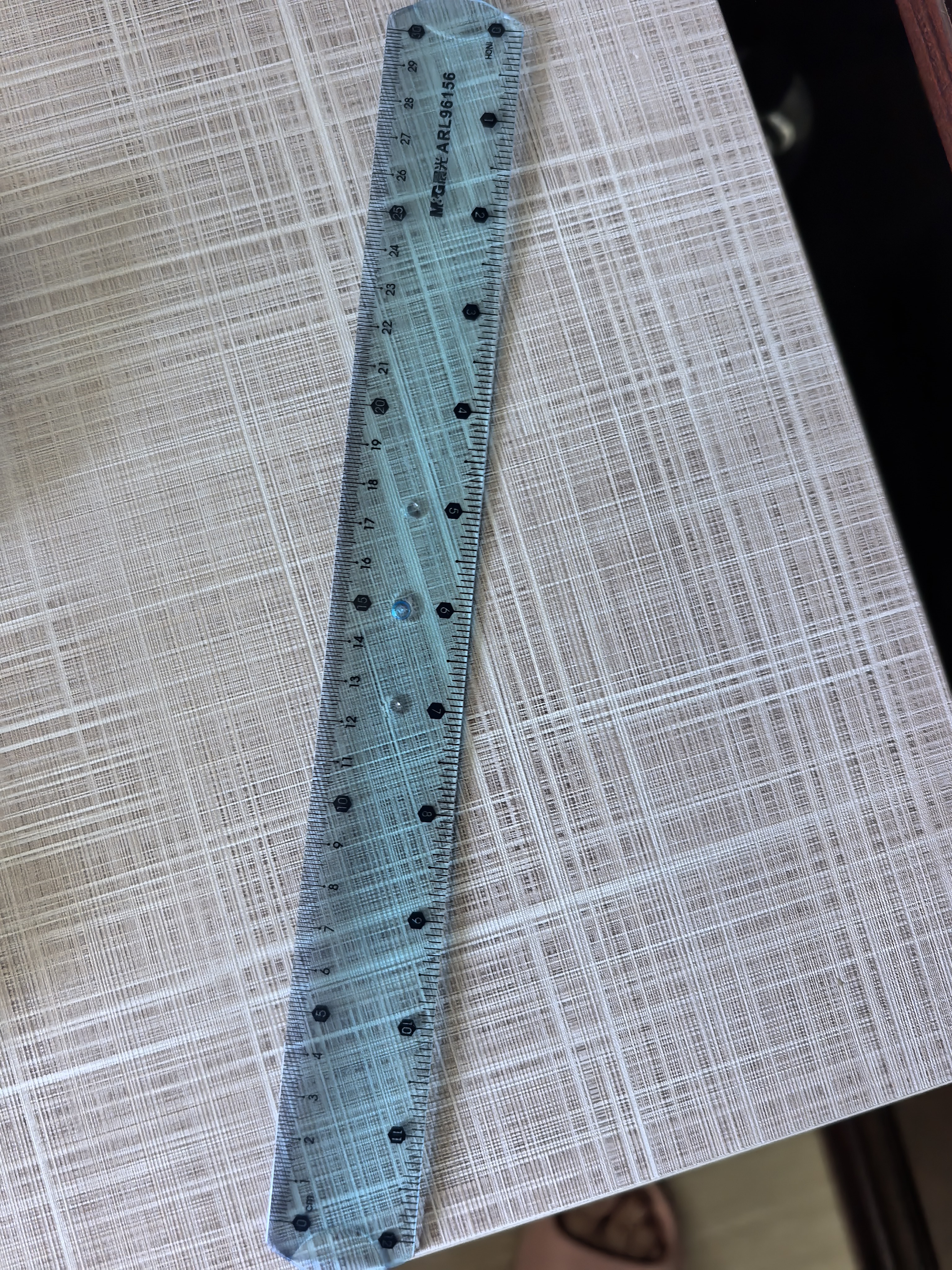 晨光（M&G）彩色软型学生绘图直尺办公制图刻度尺子30cm颜色随机ARL96156 1把装 实拍图