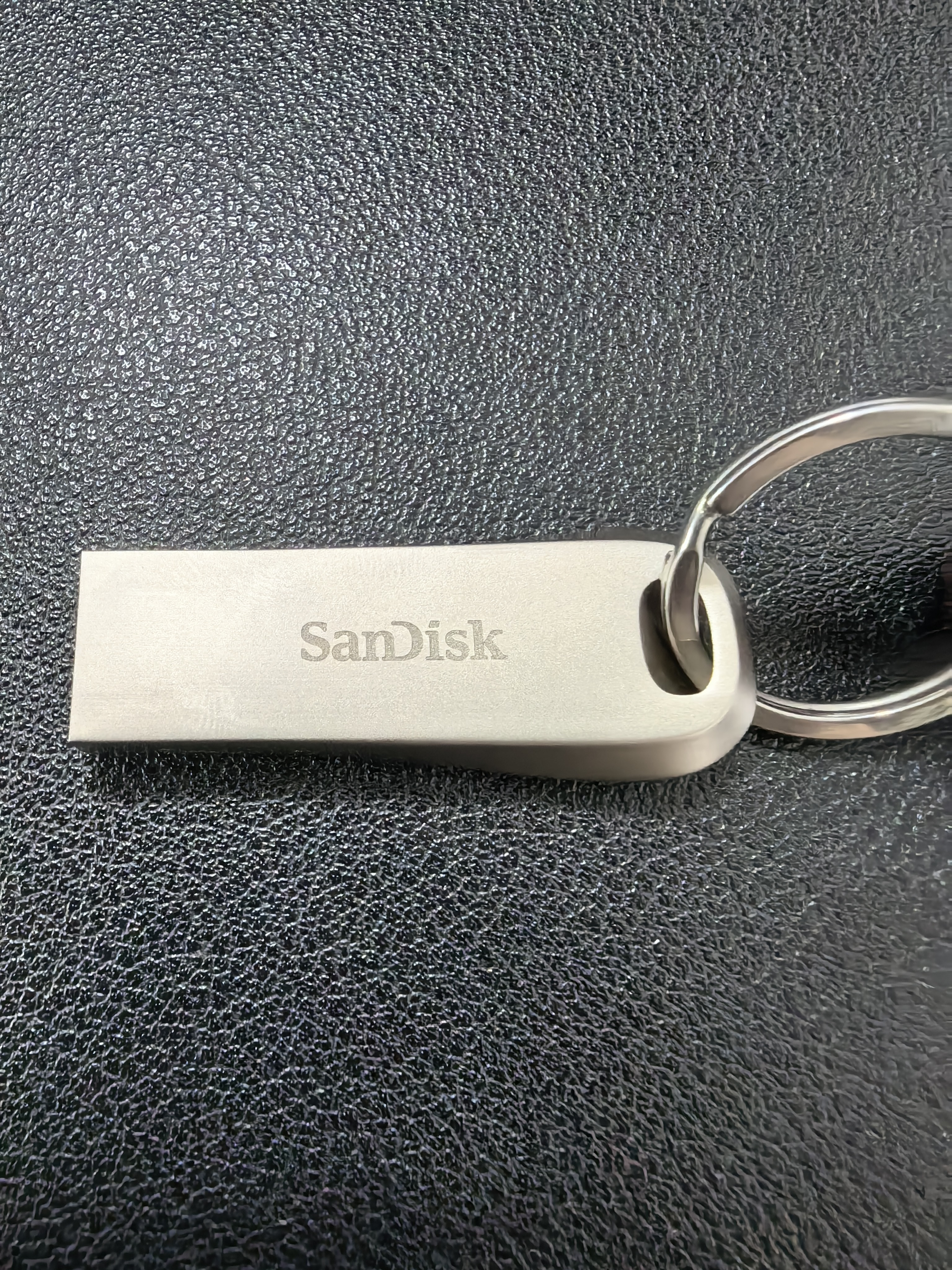 闪迪（SanDisk）1TB USB3.2 U盘 CZ74 读速高达400MB/s 金属高速u盘 安全加密 学习办公投标大容量 实拍图