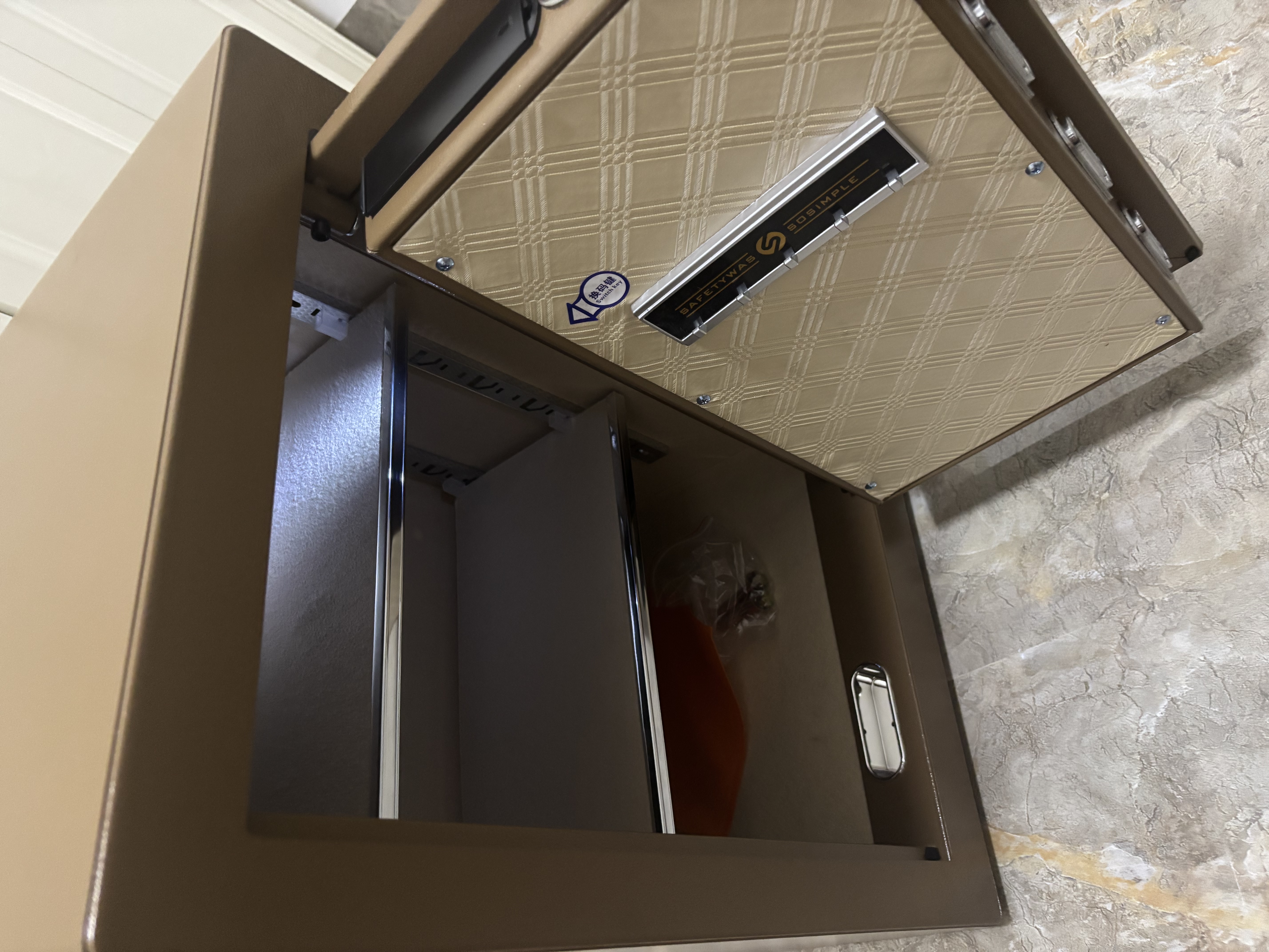 欧奈斯ONNAIS保险柜家用防盗防搬走小型保险箱办公室防火智能床头柜一体保管箱隐形内嵌入墙衣柜保险柜 60cm咖啡金电子密码（三层空间可调节） 实拍图