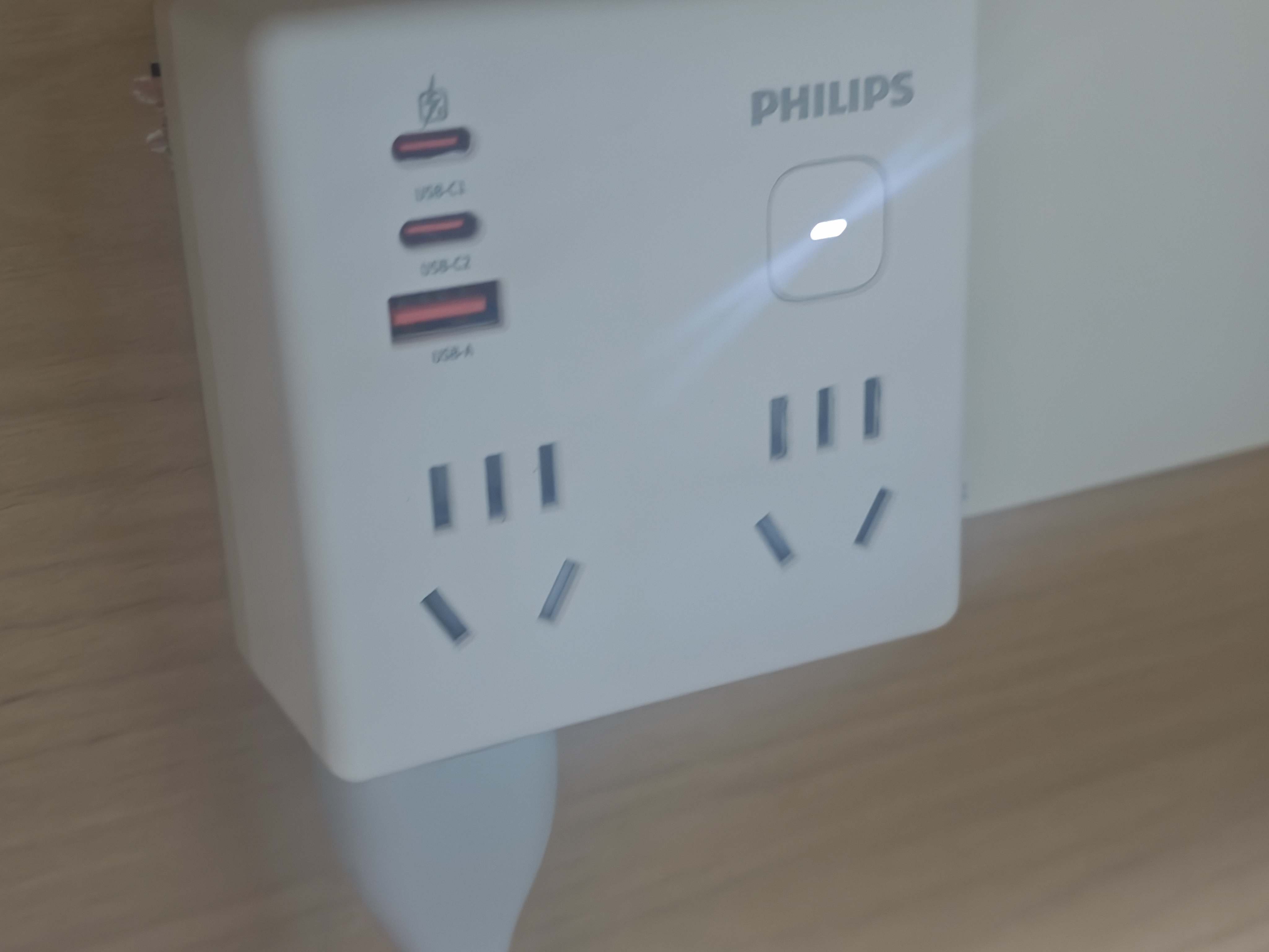 飞利浦（PHILIPS）86型插座转换器PD67W快充宿舍转换插头扩展面板usb一转多插座多功能插板无线总控一转7 电源转换器 实拍图