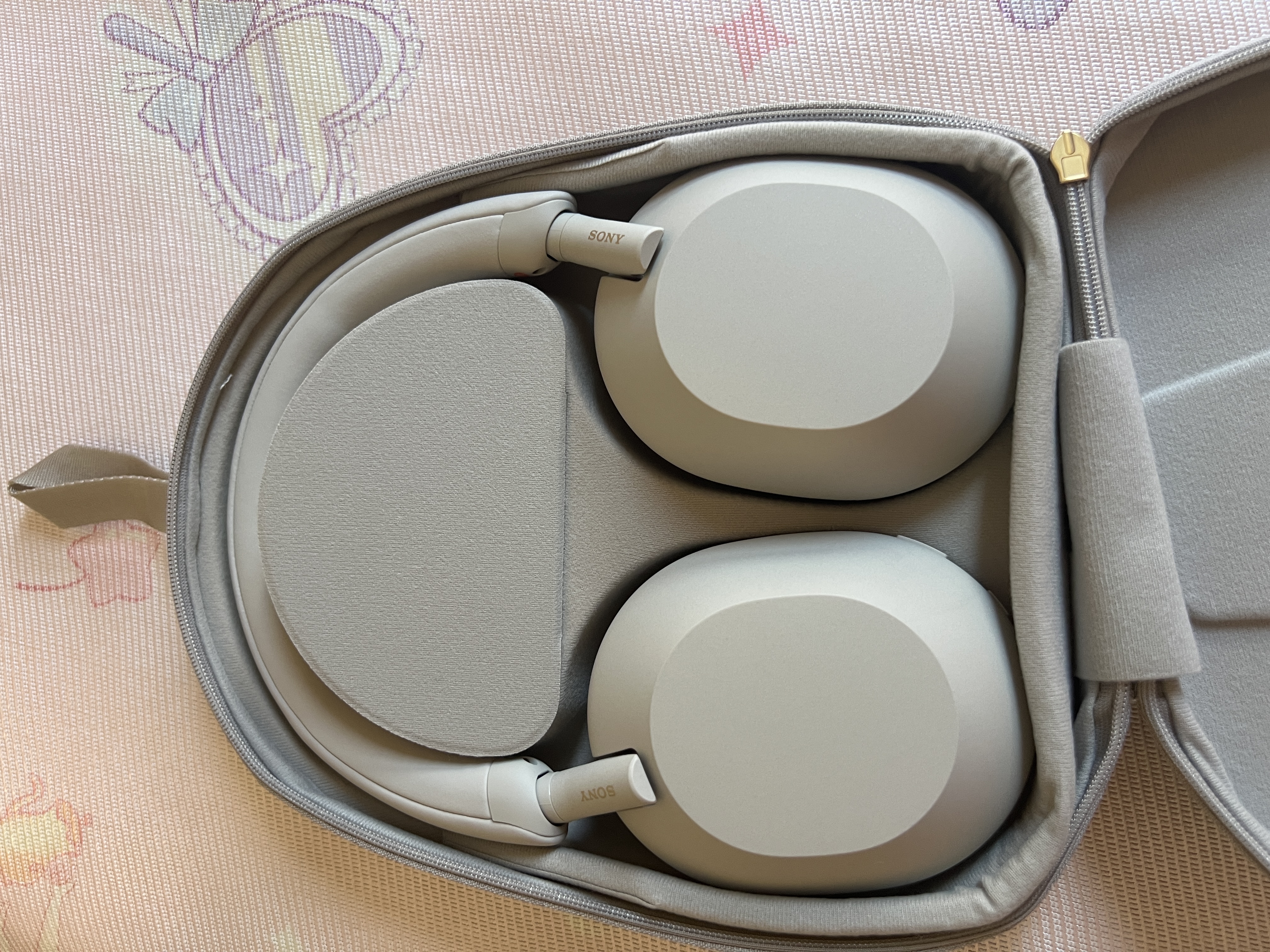索尼（SONY）WH-1000XM5 头戴式无线降噪 蓝牙耳机 AI智能降噪 蓝牙耳机 礼物 WH-1000XM5玫瑰灰 实拍图