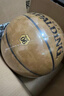 斯伯丁（SPALDING）篮球飞行员06十字型防尘吸湿皮料室内外通用7号成人青少年77-739Y 实拍图