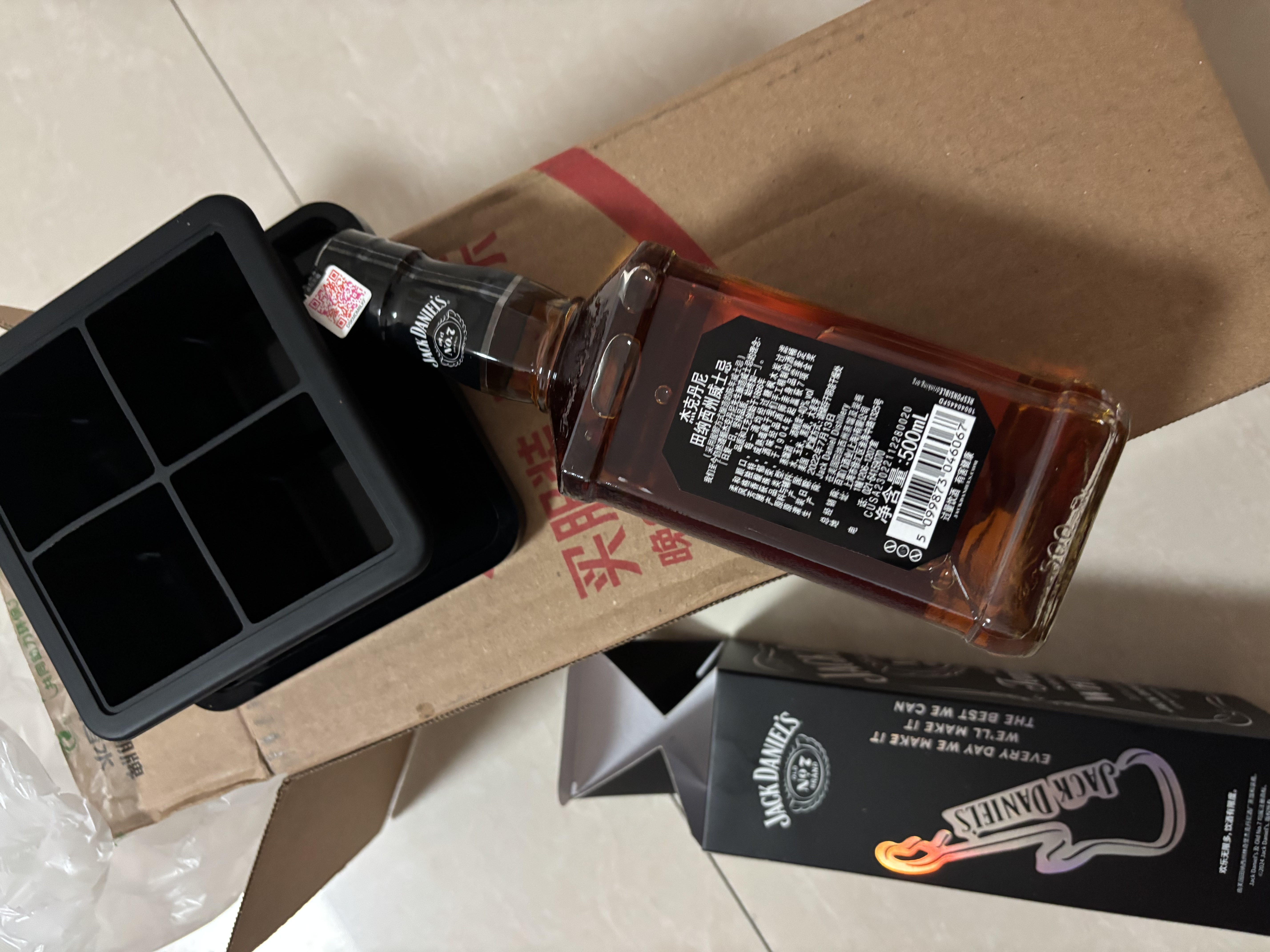 杰克丹尼（Jack Daniels）田纳西州威士忌  调和型洋酒 黑标礼盒 500ml*1 节日送礼 实拍图
