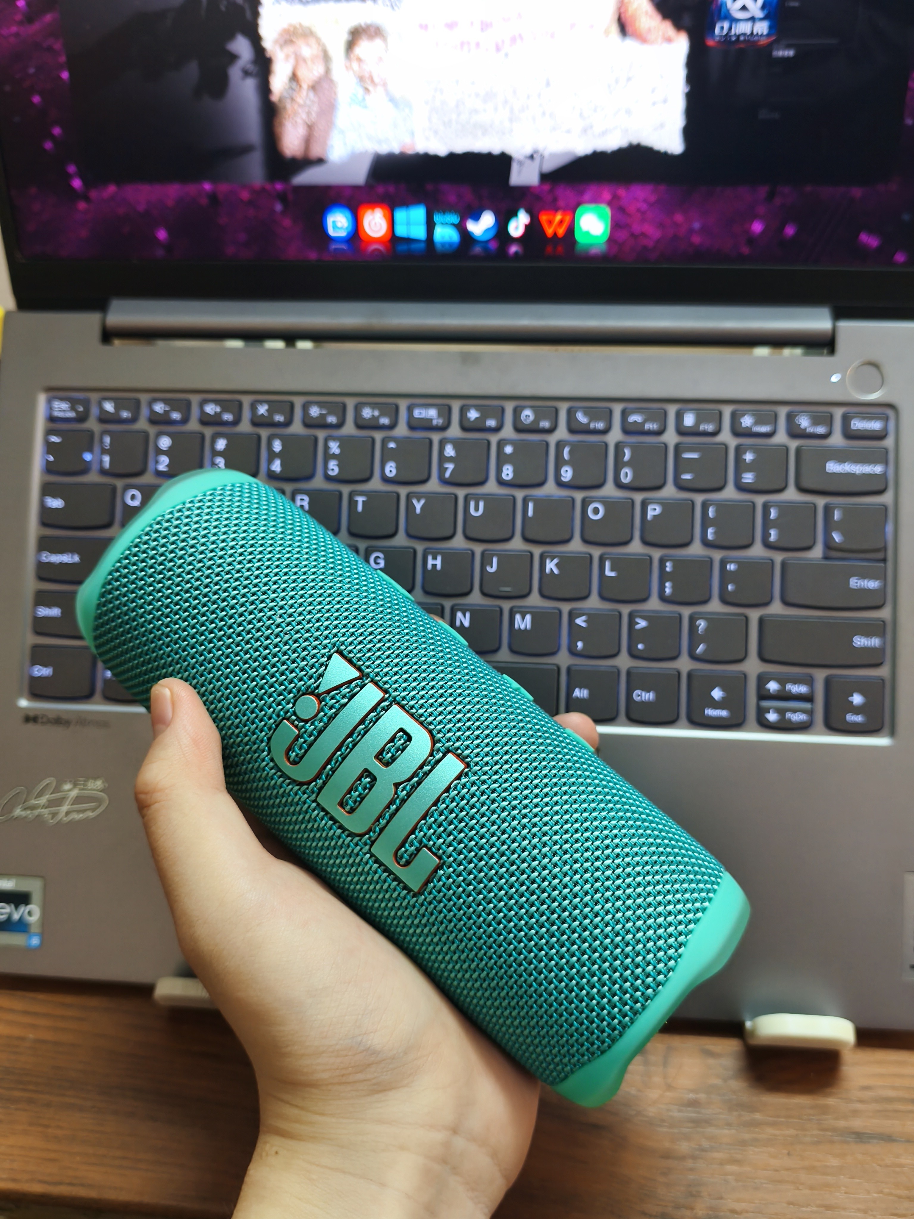 JBL FLIP6 音乐万花筒六代 便携式蓝牙音箱低音炮 防水防尘多台串联 赛道扬声器 独立高音单元 湖翠绿 实拍图