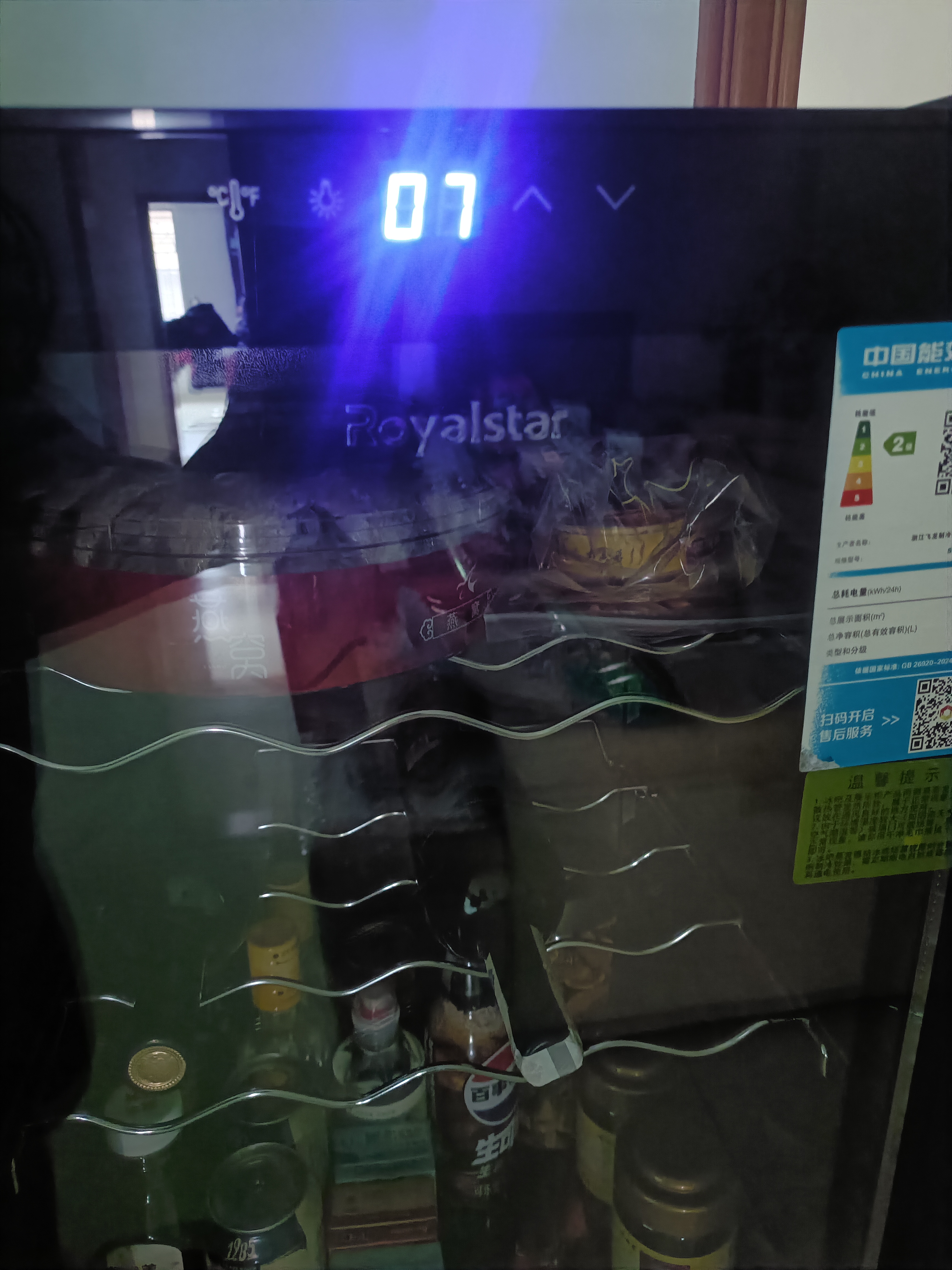 荣事达（Royalstar）冰吧冷藏柜 欧式恒温红酒柜酒店家用客厅冰箱迷你小型单门办公室保鲜展示留样茶叶饮料柜 节能省电248D【数显温度+全冷藏+蓝光灯+酒架】 实拍图
